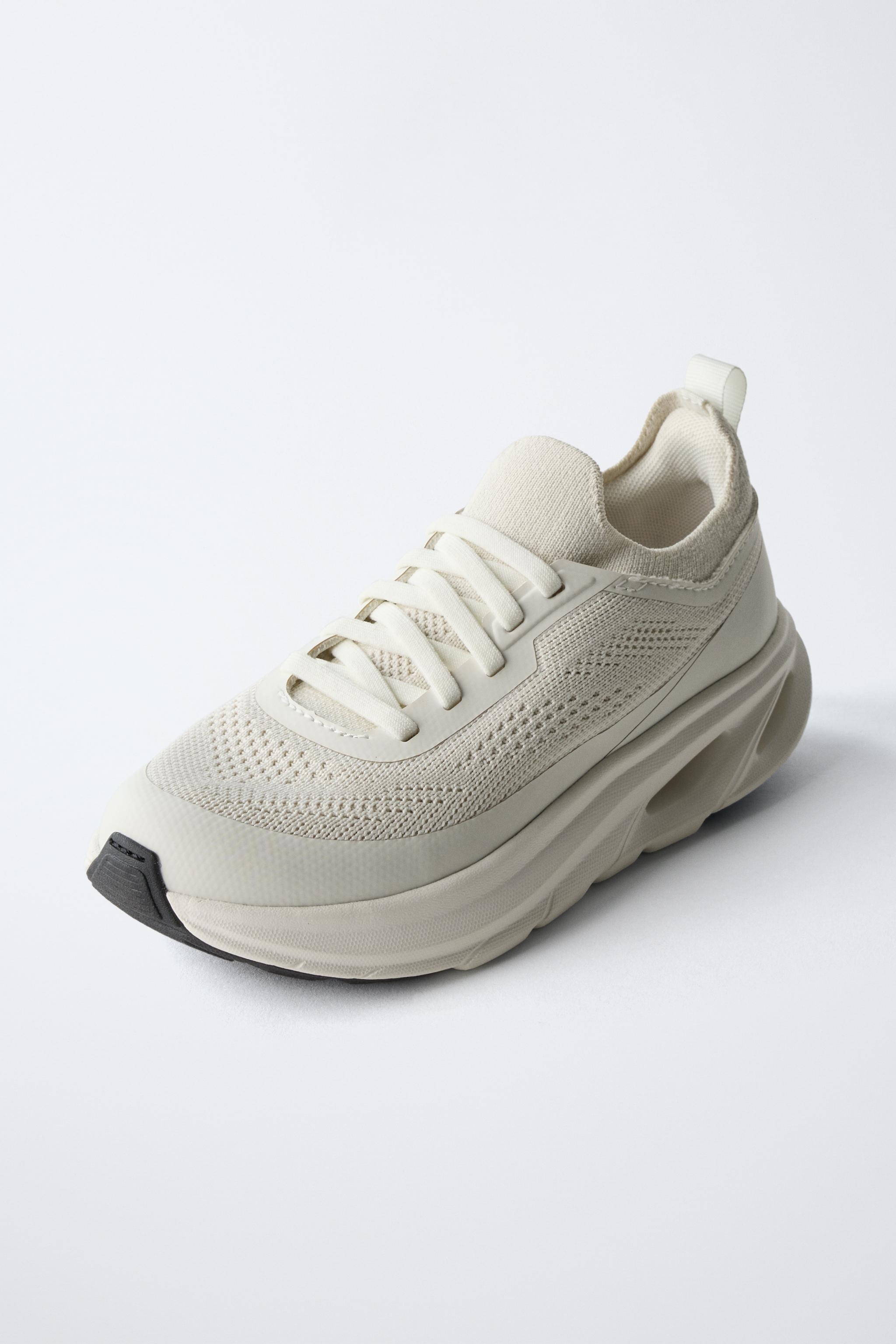 SNEAKERS WITH DETAILED SOLE