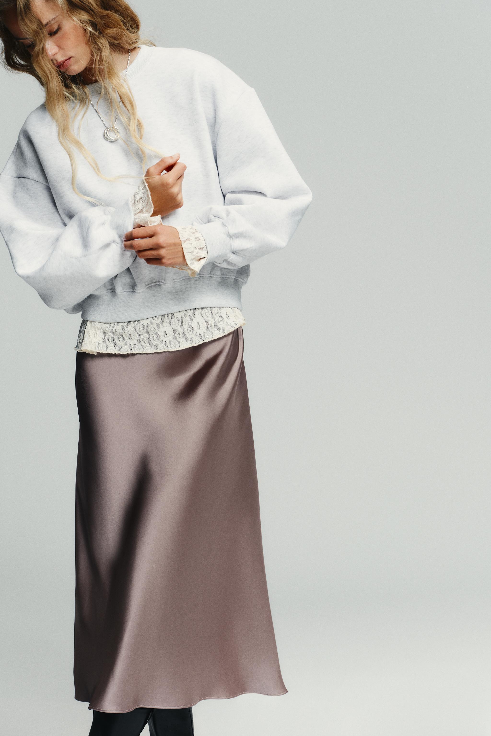 BASIC PLUSH SWEATSHIRT