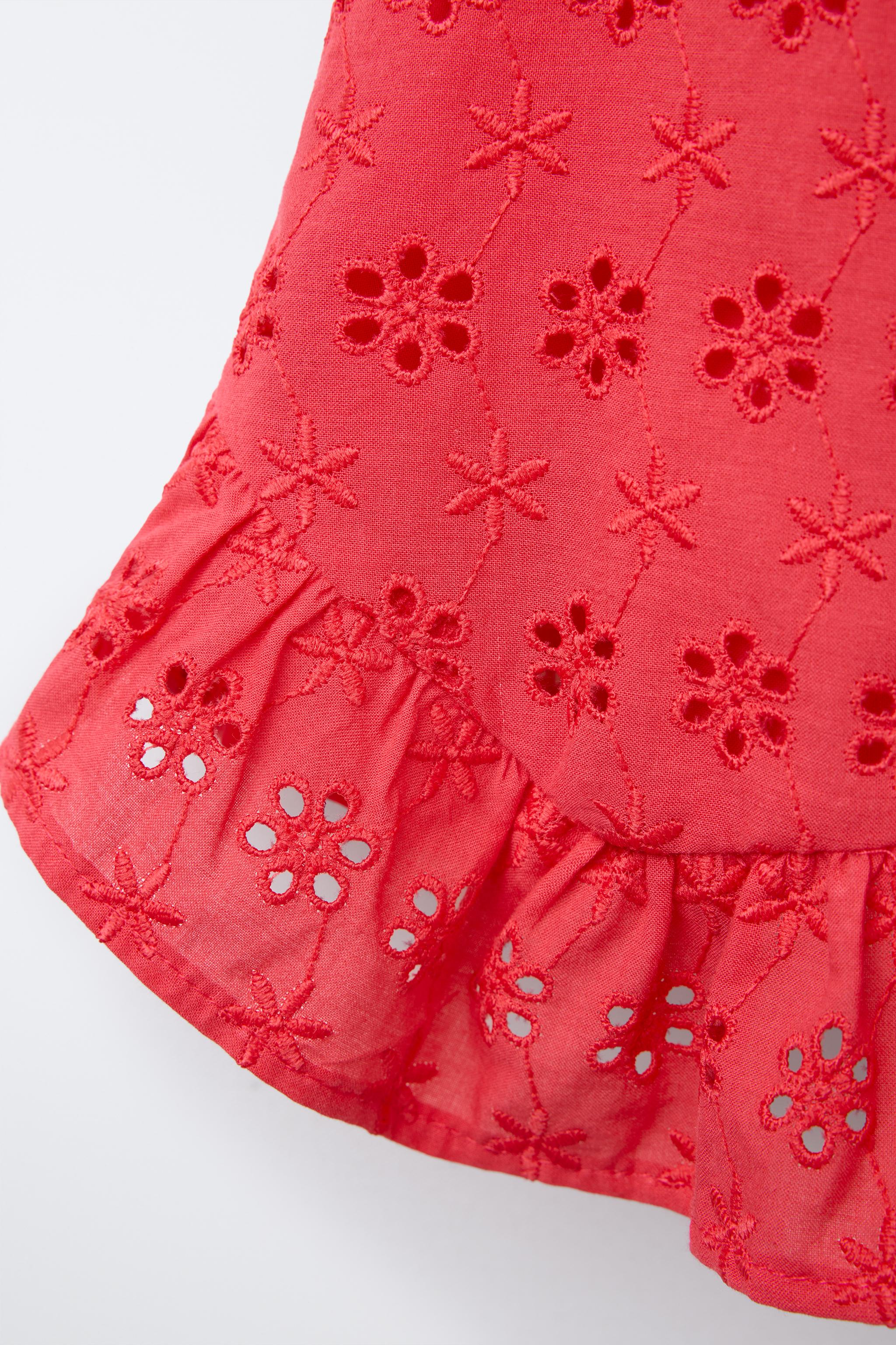 FLORAL EMBROIDERED TOP