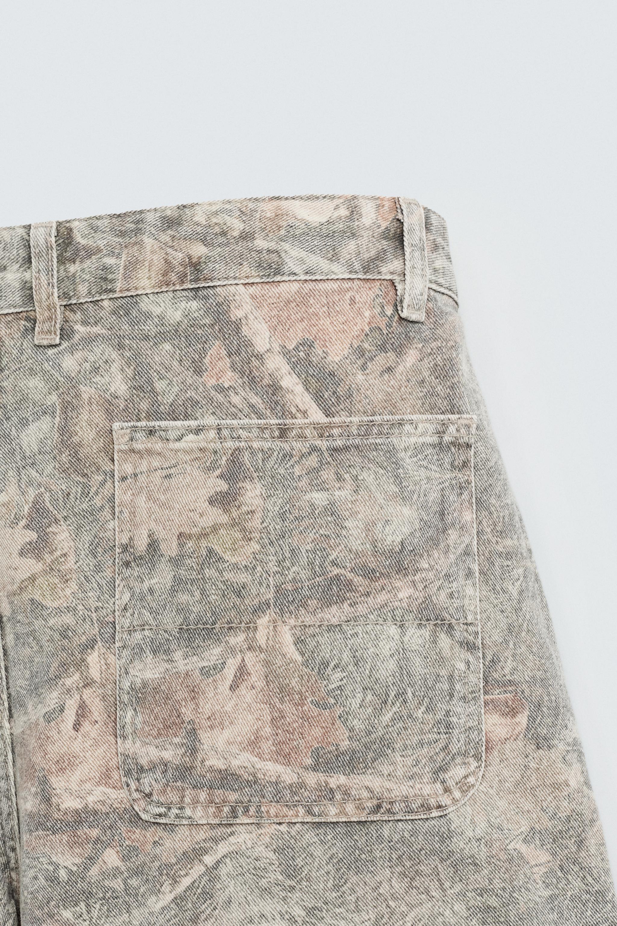 ABSTRACT PRINT RELAXED FIT BERMUDA SHORTS