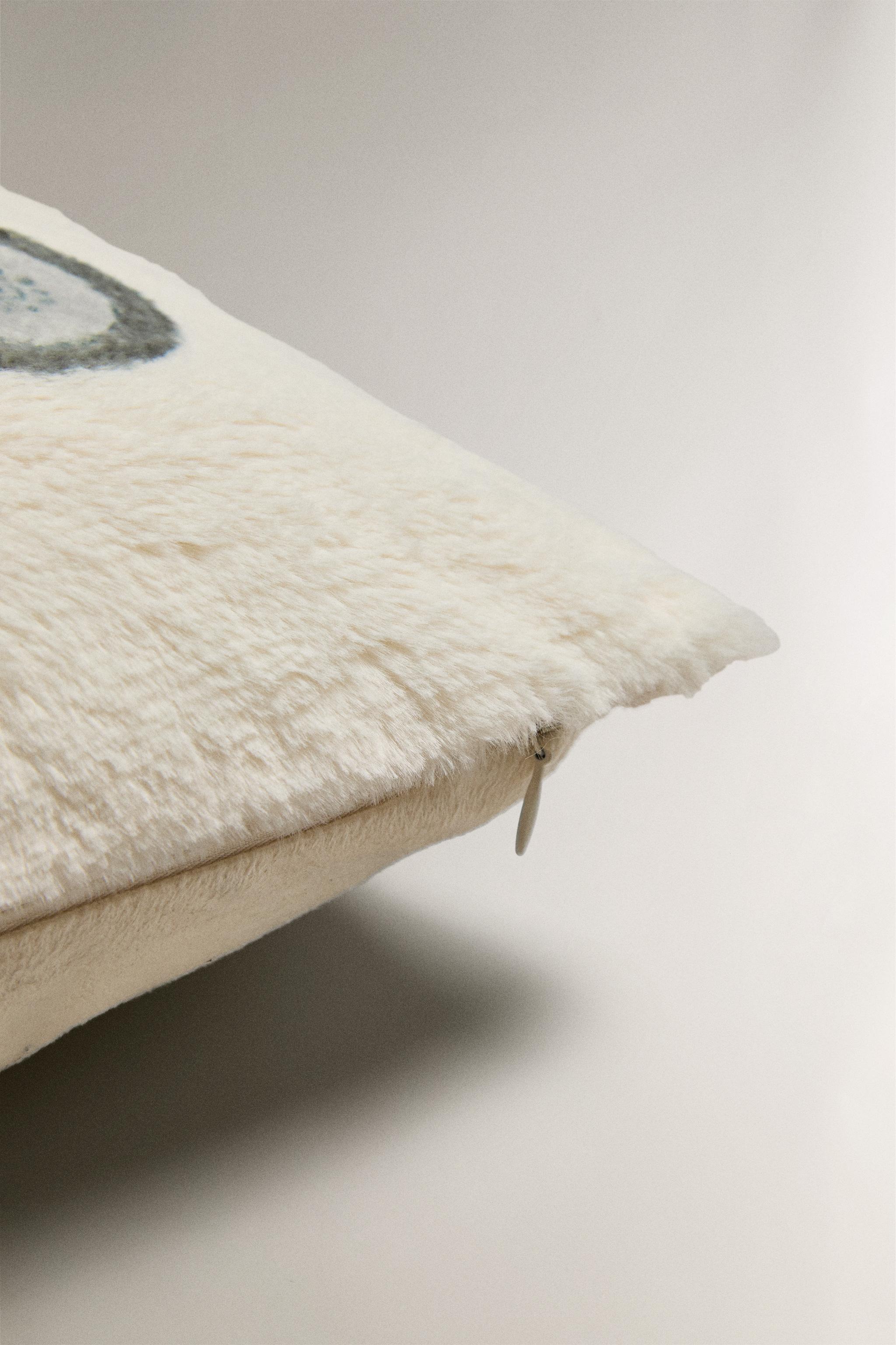 CHILDREN'S THROW PILLOW COVER WITH A RACING DOG