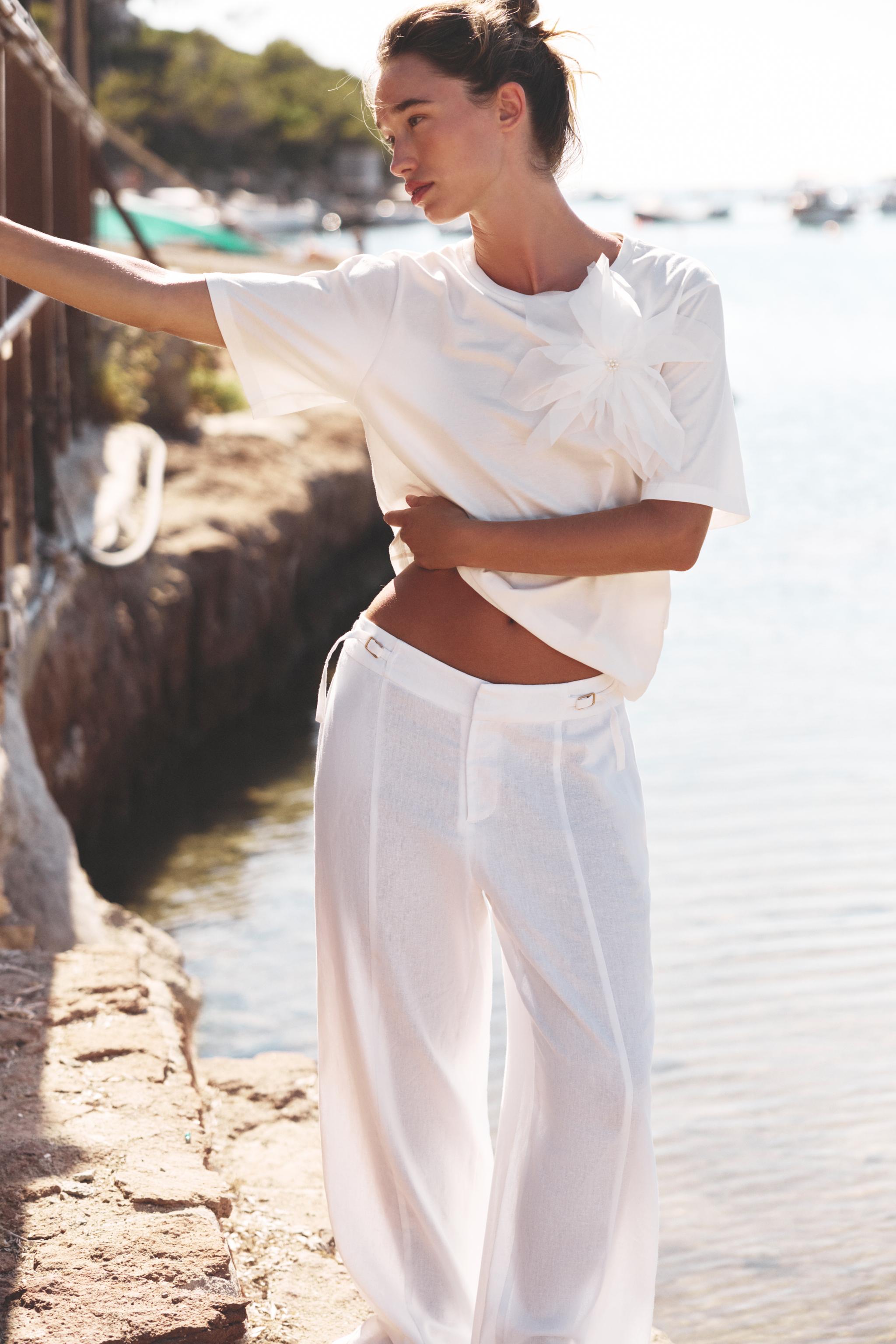 VOLUMINOUS FLOWER T-SHIRT