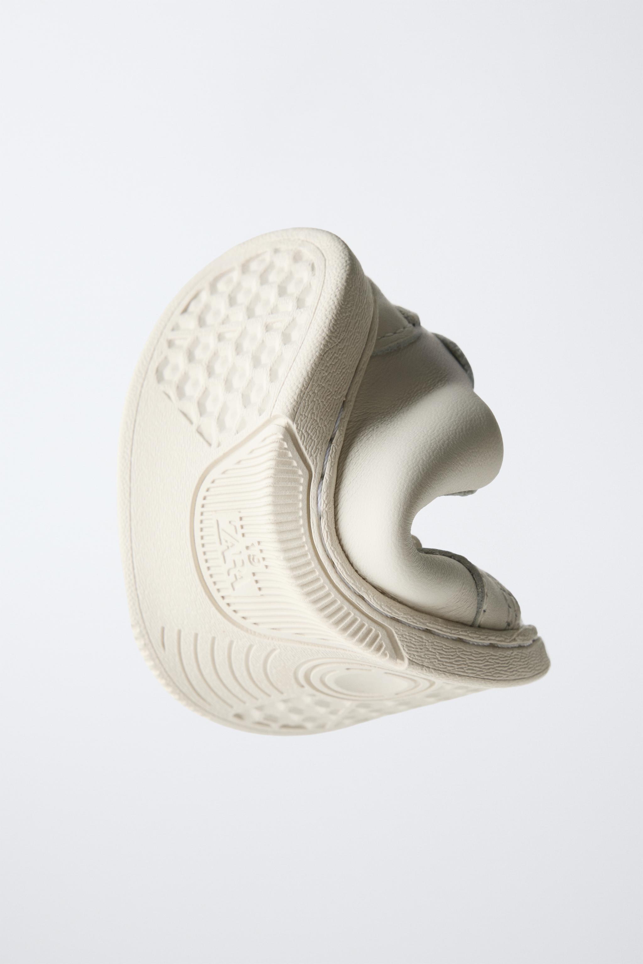 BAREFOOT HEART SNEAKERS