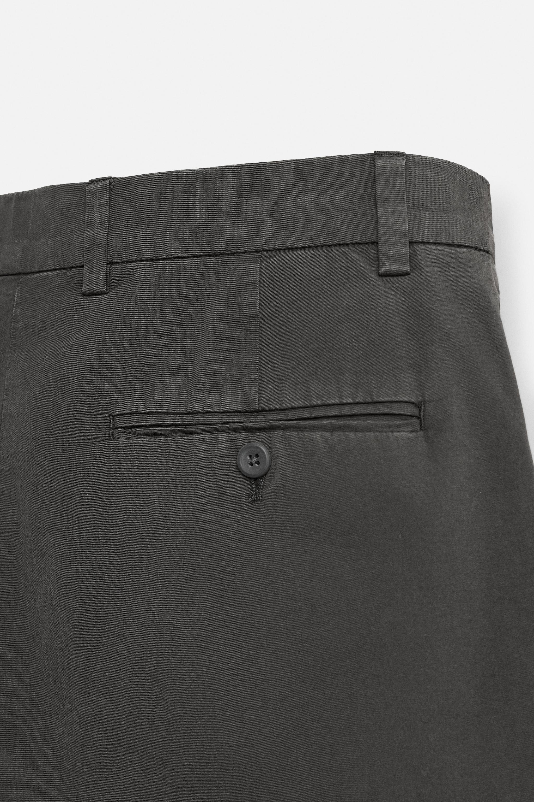 REGULAR FIT PLEATED BERMUDA SHORTS