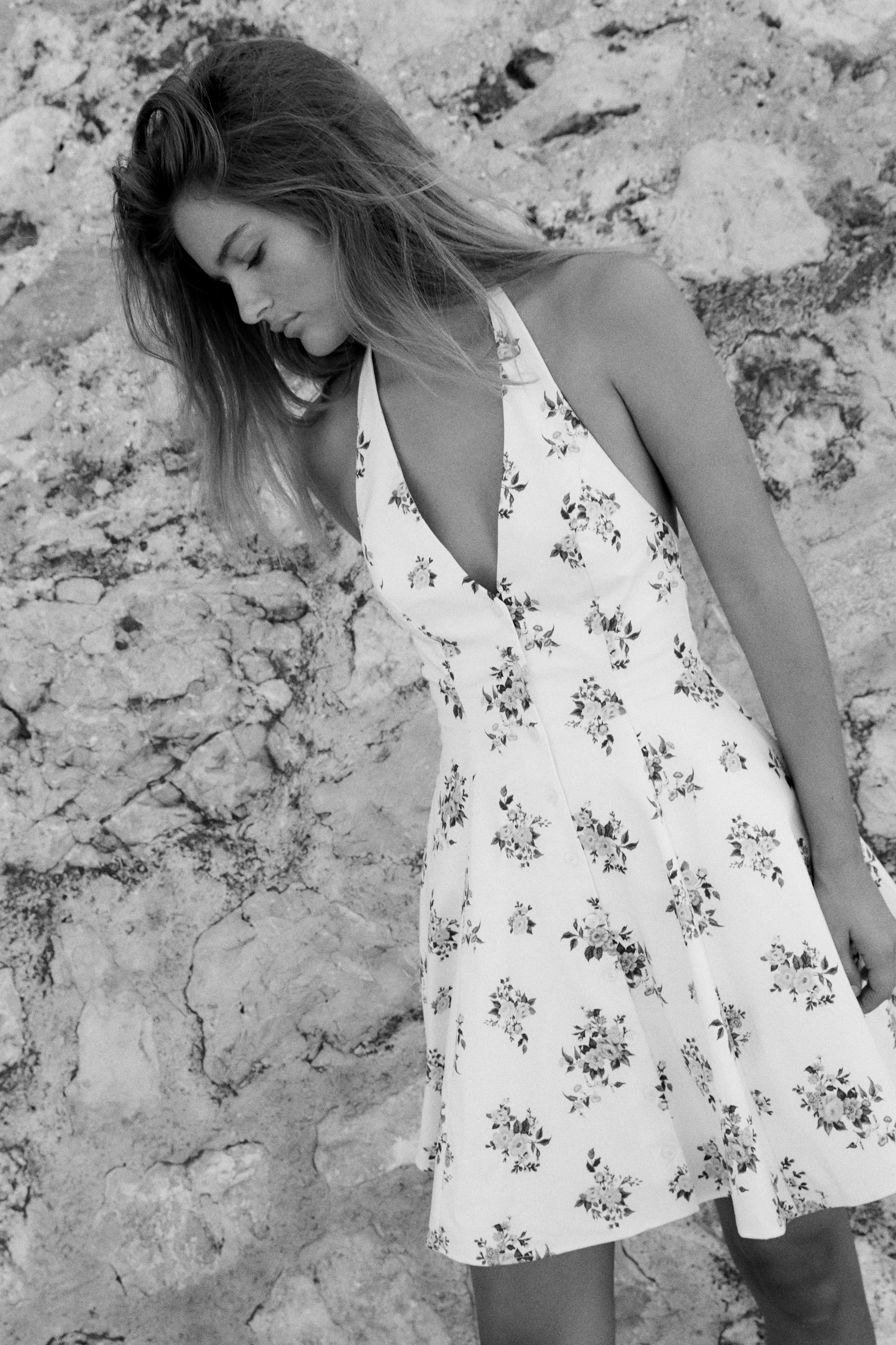 FLORAL PRINT HALTER MINI DRESS