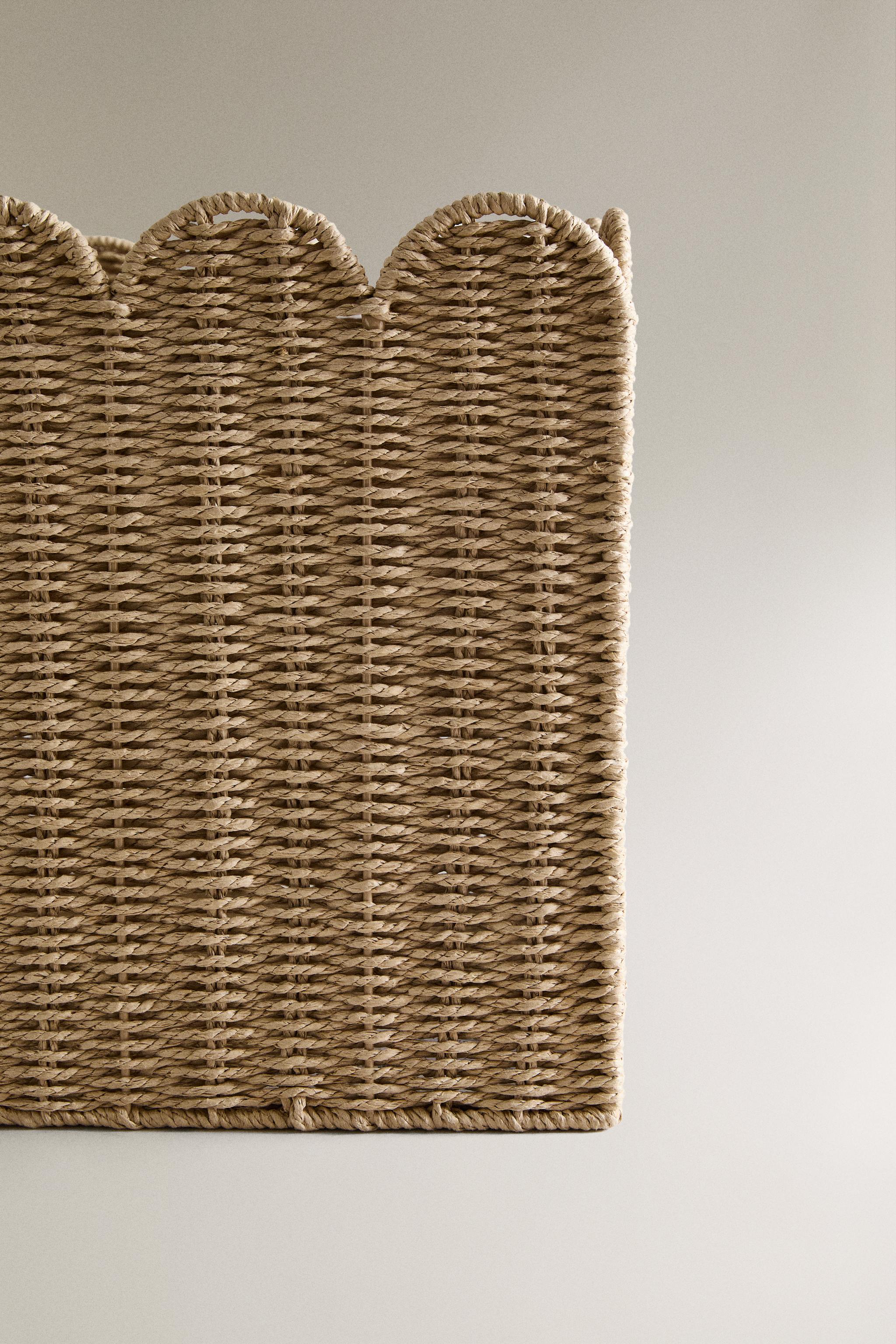 CHILDREN'S LARGE SCALLOPED BASKET