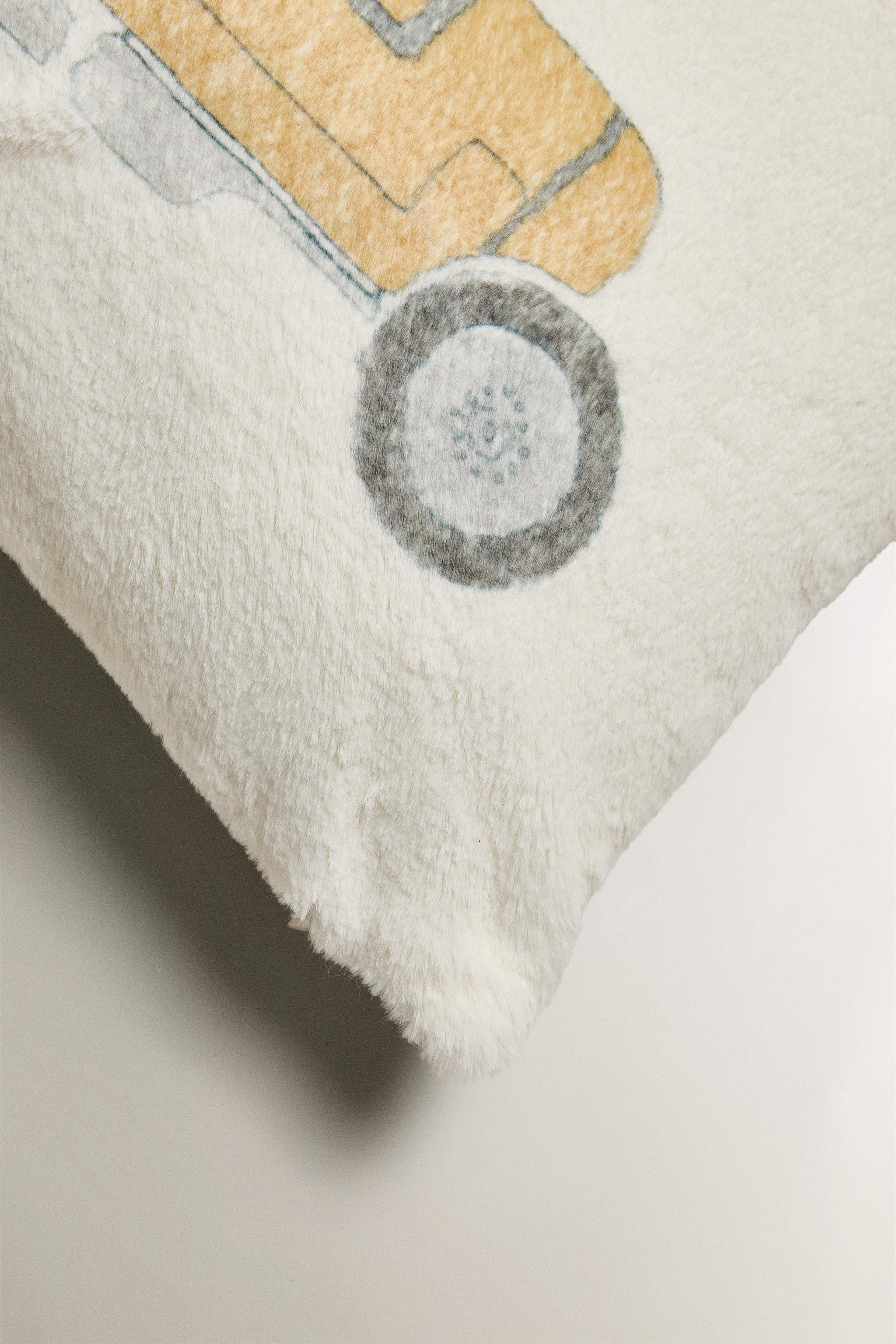 CHILDREN'S THROW PILLOW COVER WITH A RACING DOG