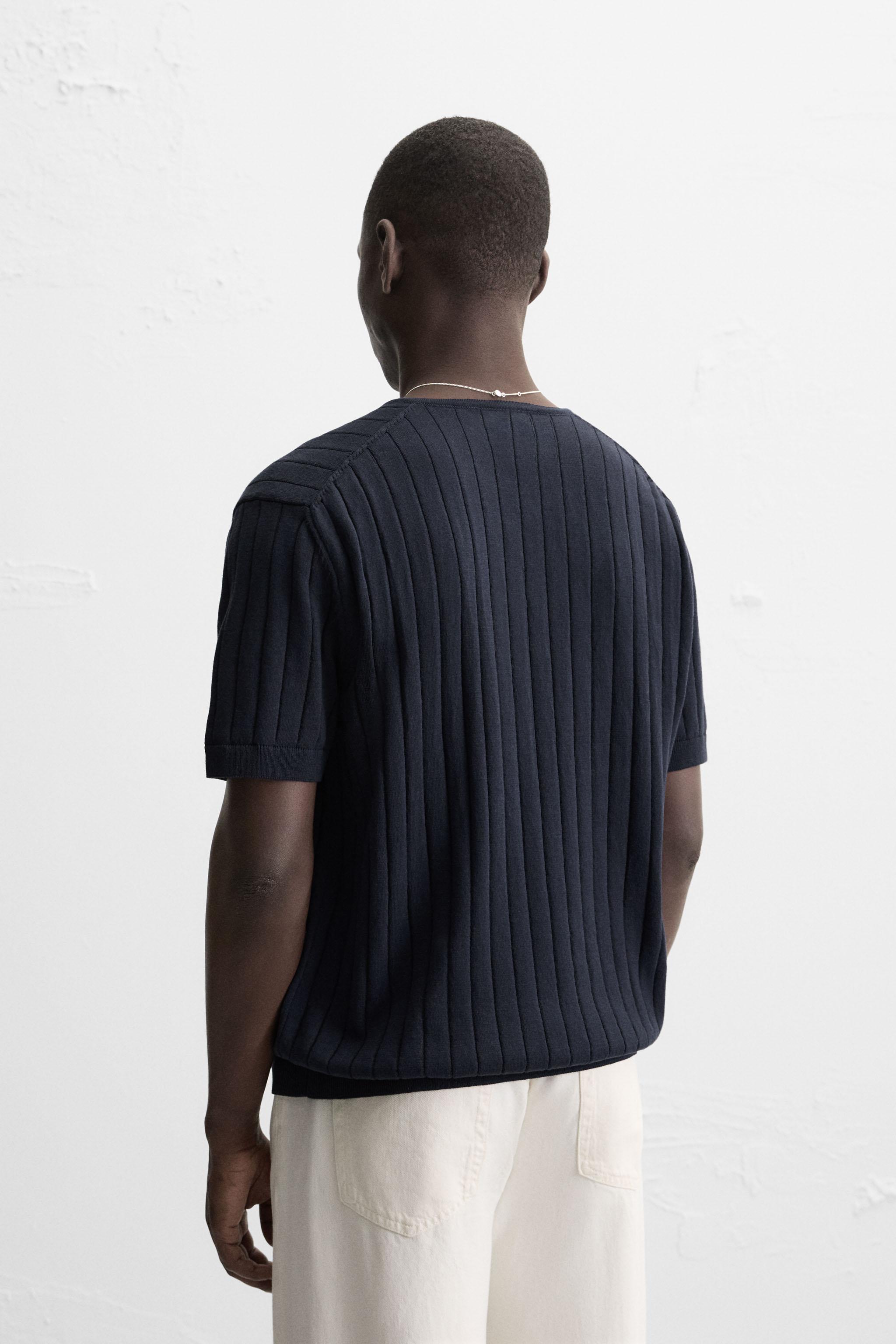 KNIT T-SHIRT WITH BUTTONED NECK