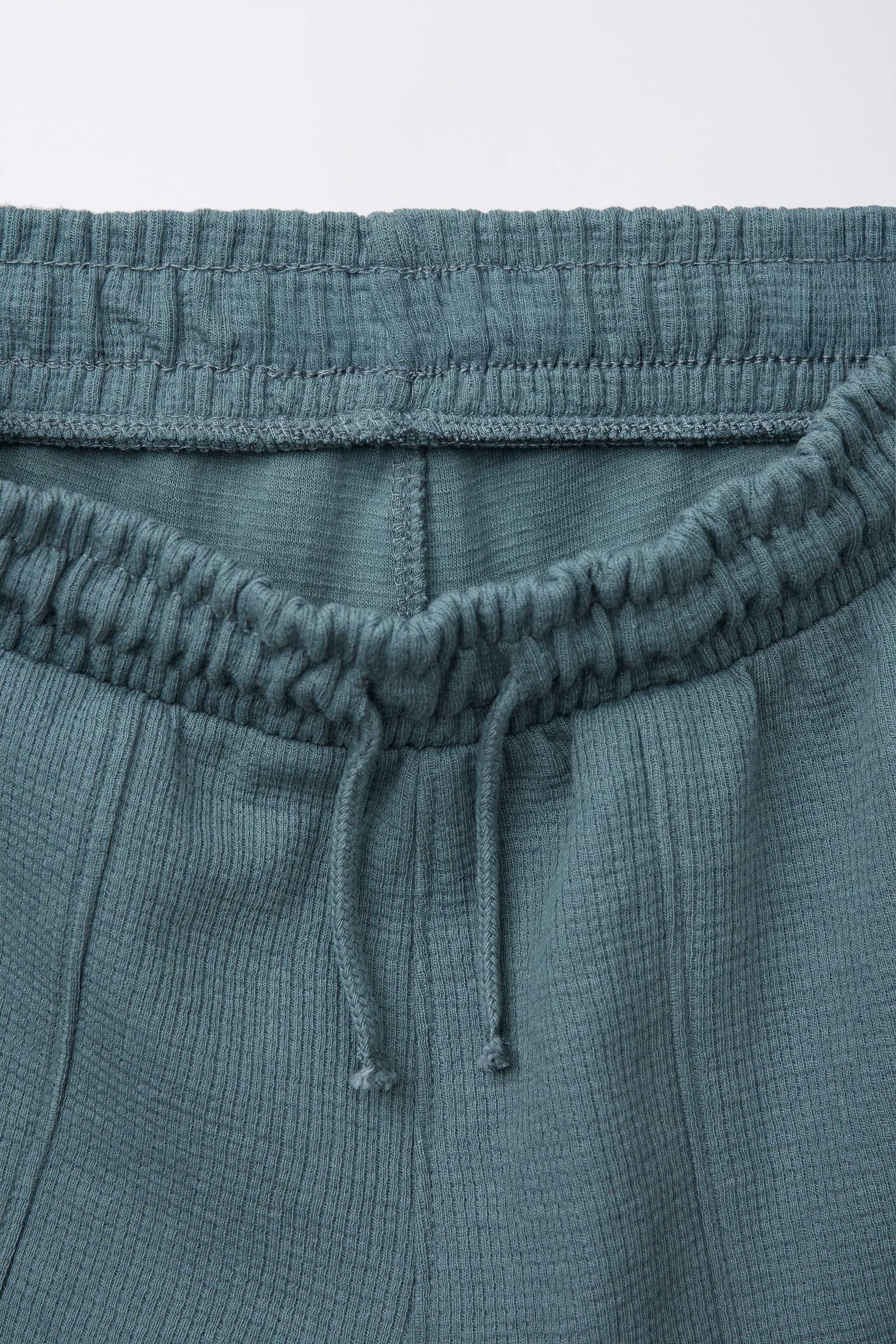 TEXTURED KNIT STRAIGHT SHORTS