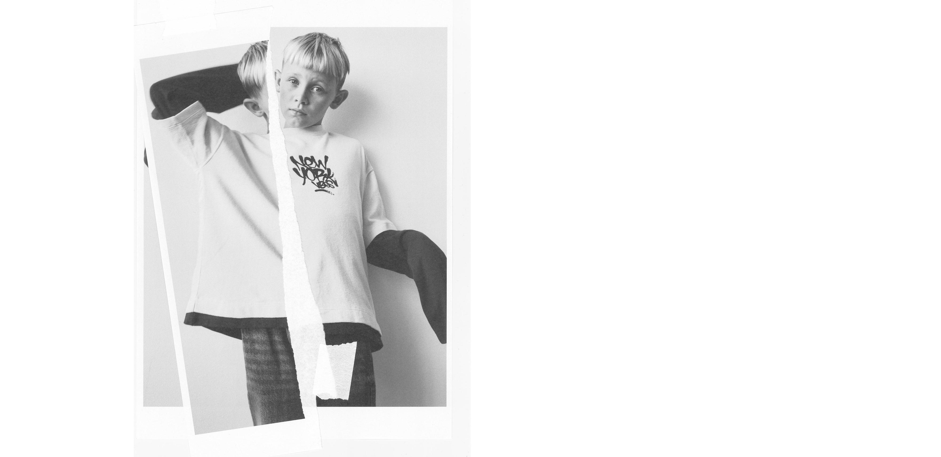 TEXTURED GRAFFITI PRINT T-SHIRT