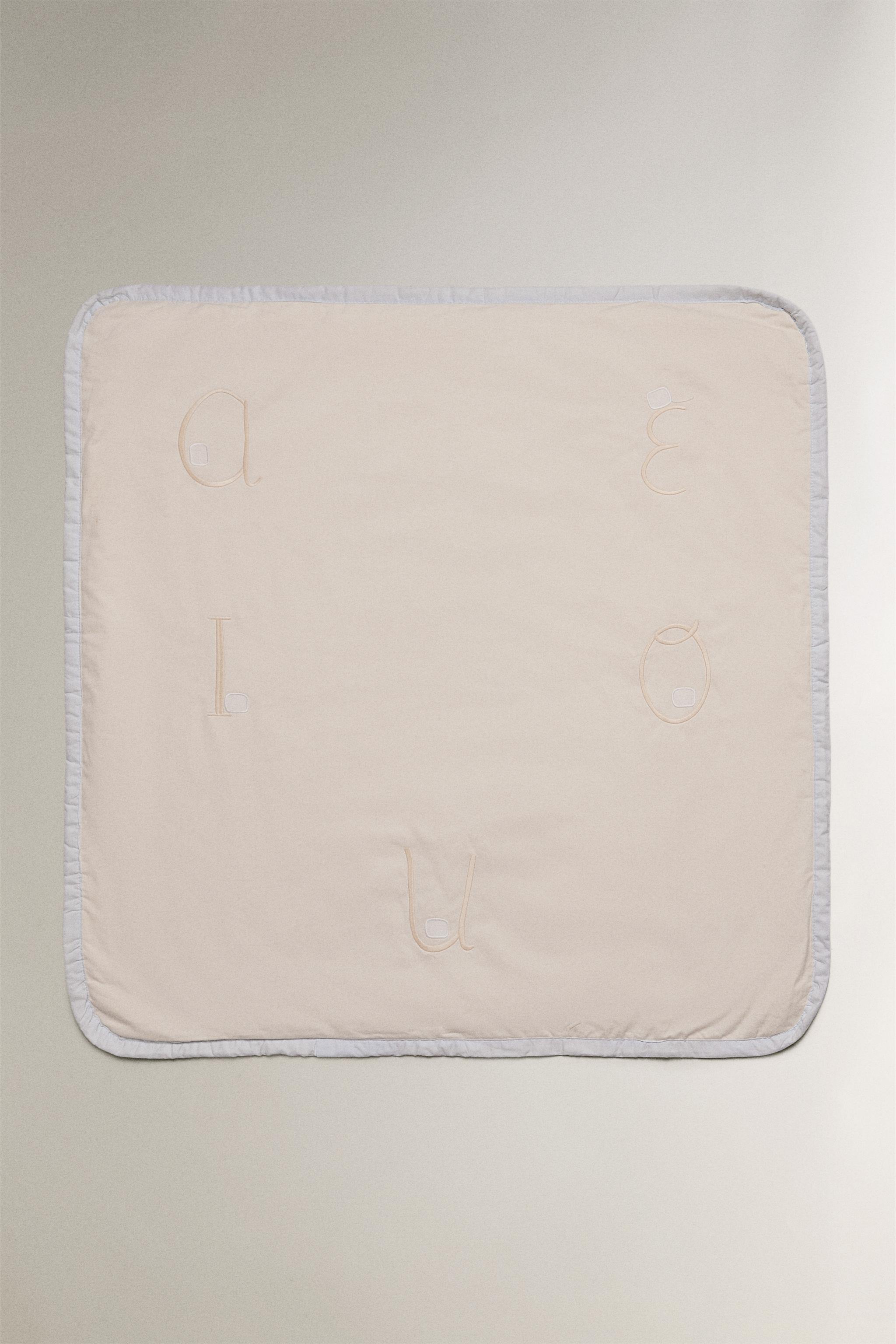 CHILDREN'S PLAY BLANKET WITH ELEPHANTS