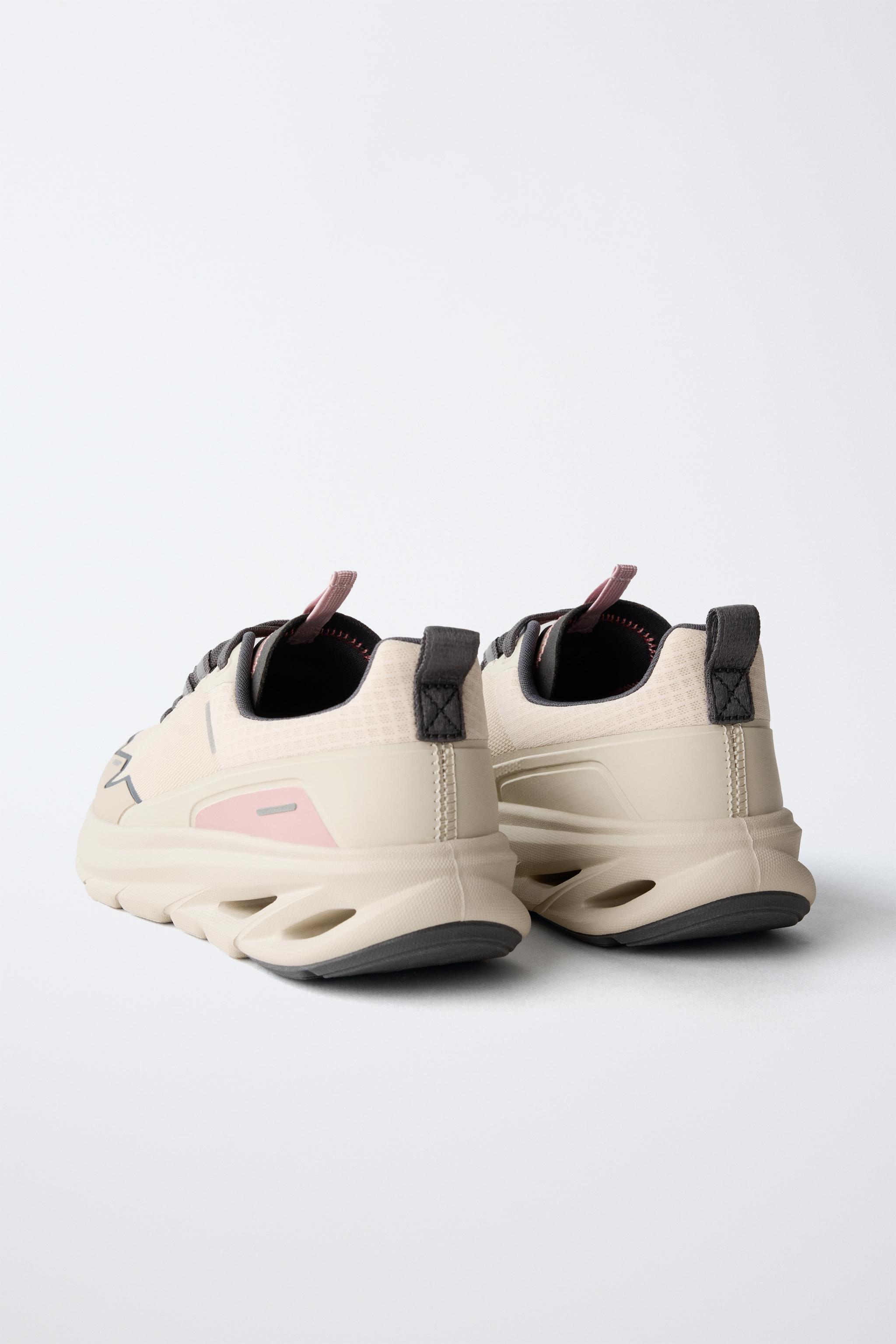 SNEAKERS WITH SOLE DETAIL