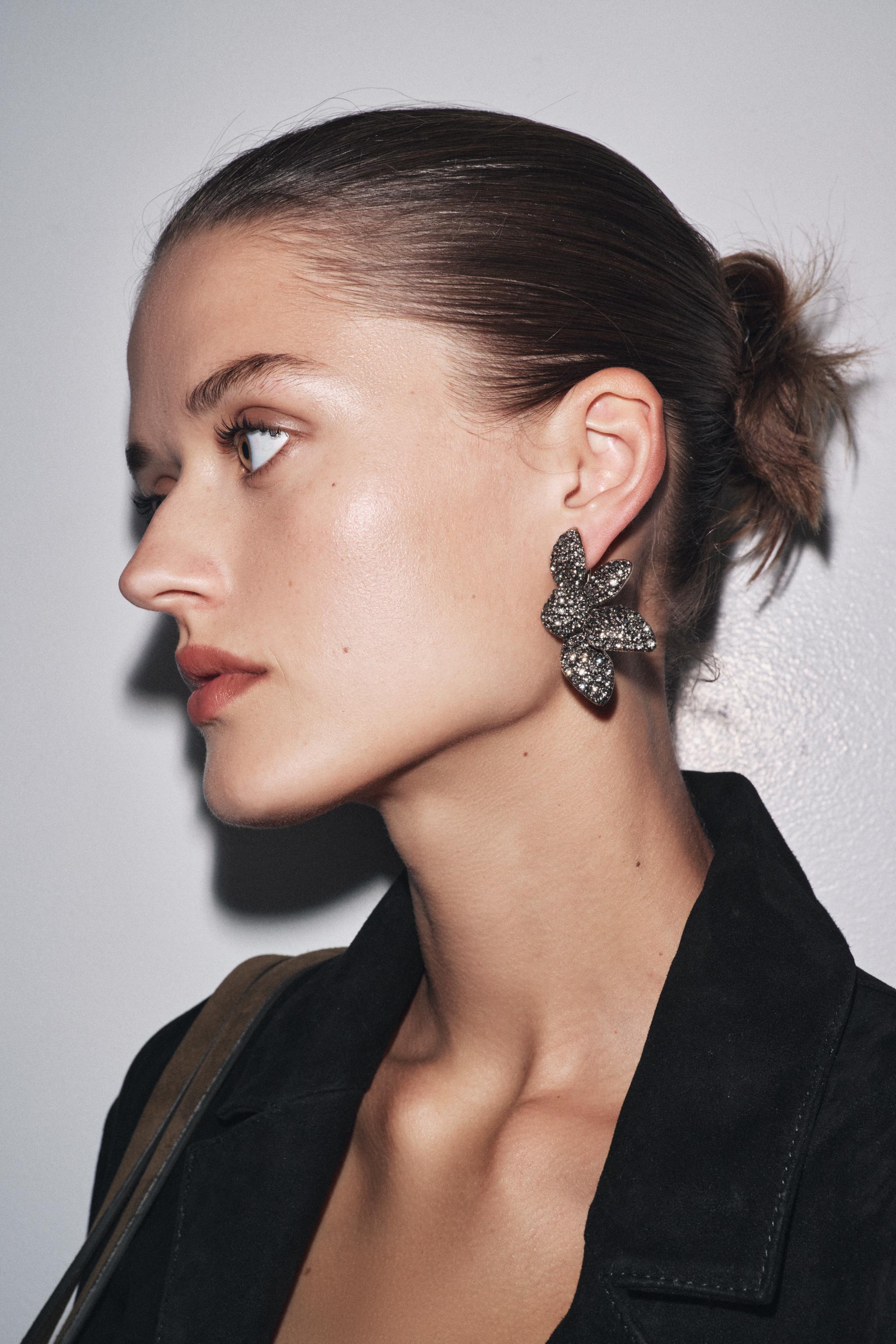 JEWEL FAN FLOWER EARRINGS