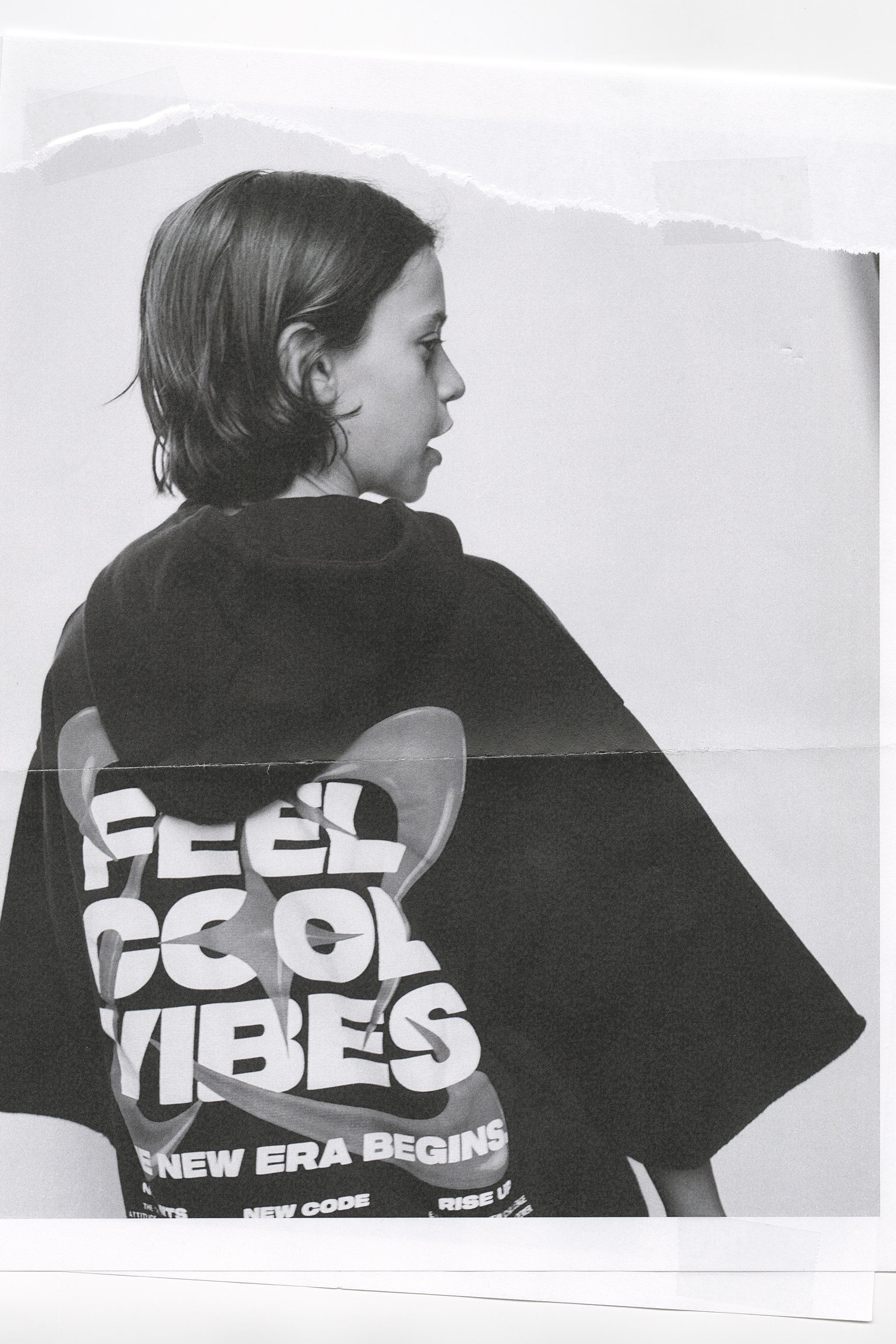 STAR WASHED EFFECT HOODED SWEATSHIRT