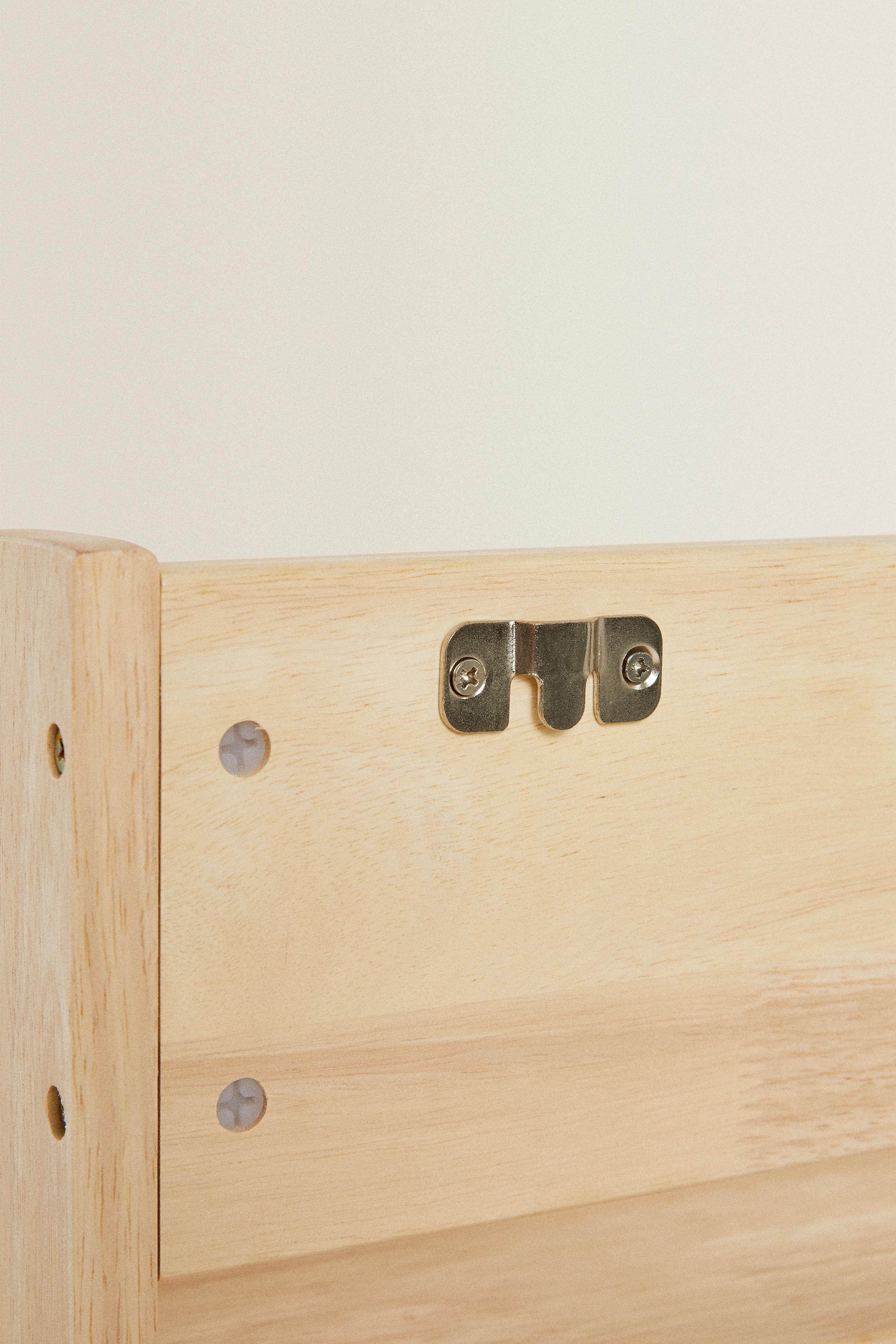 CHILDREN’S BEAR SHELVING UNIT