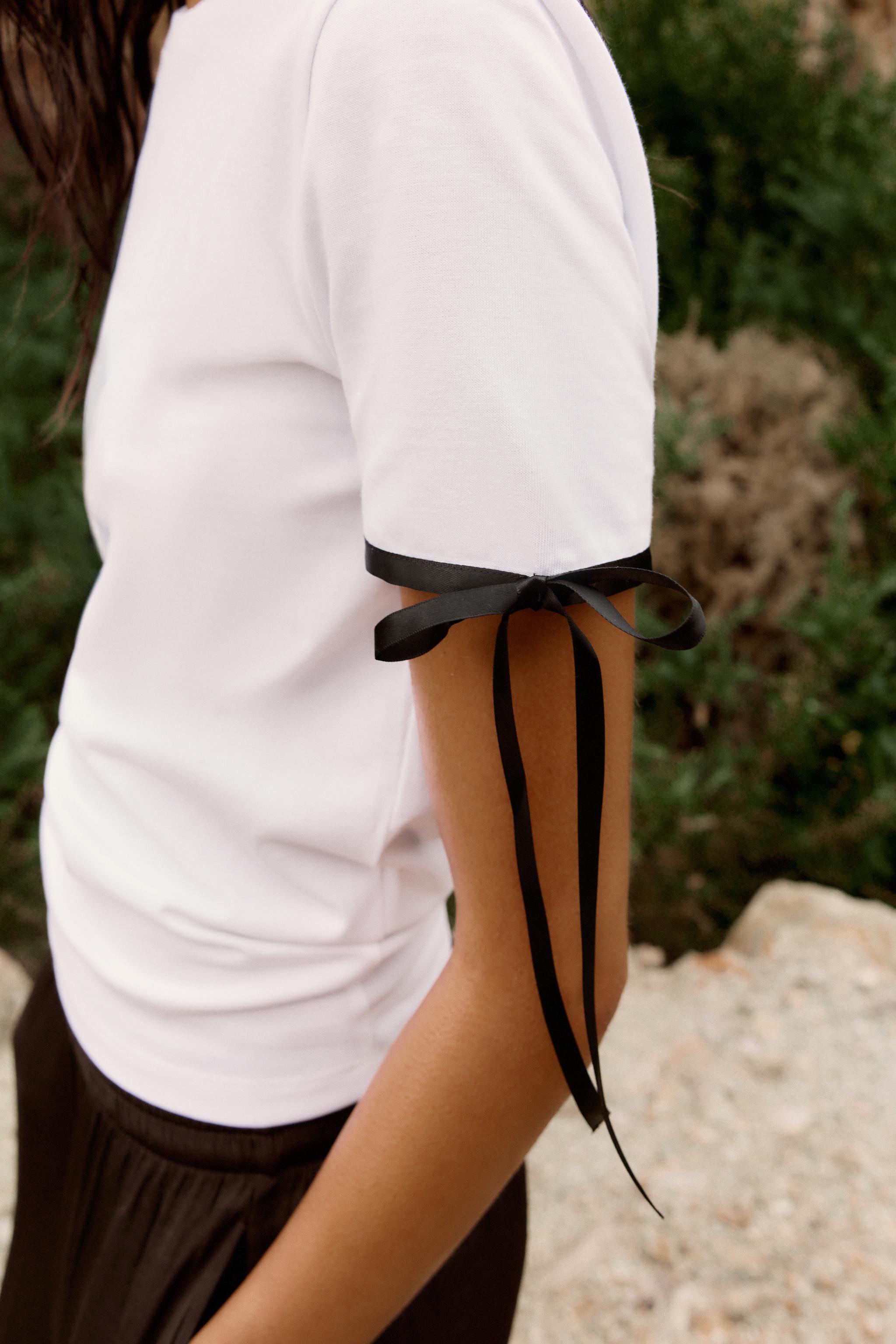 CONTRAST BOW T-SHIRT