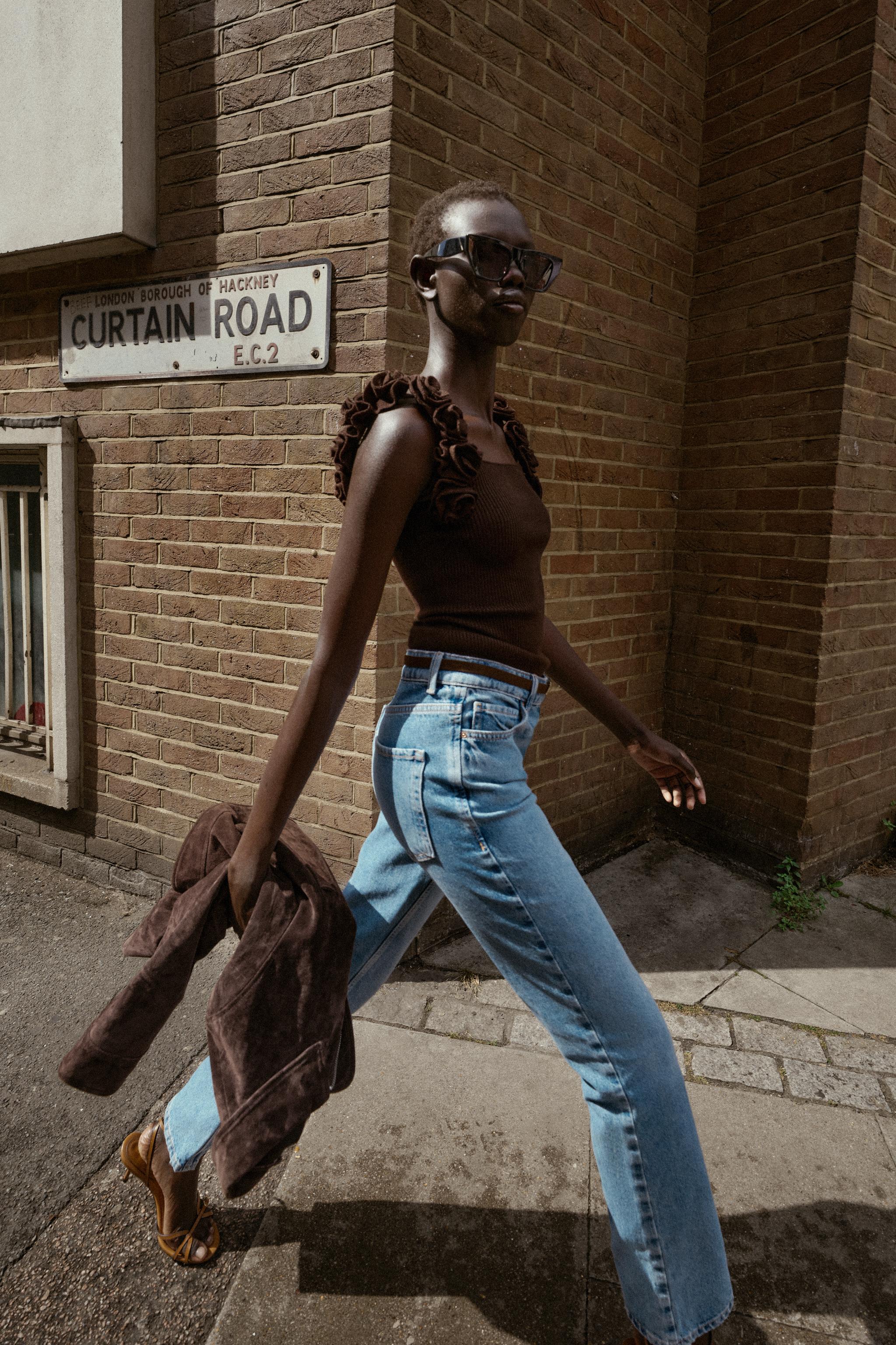 KNIT STRAPPY FLORAL TOP