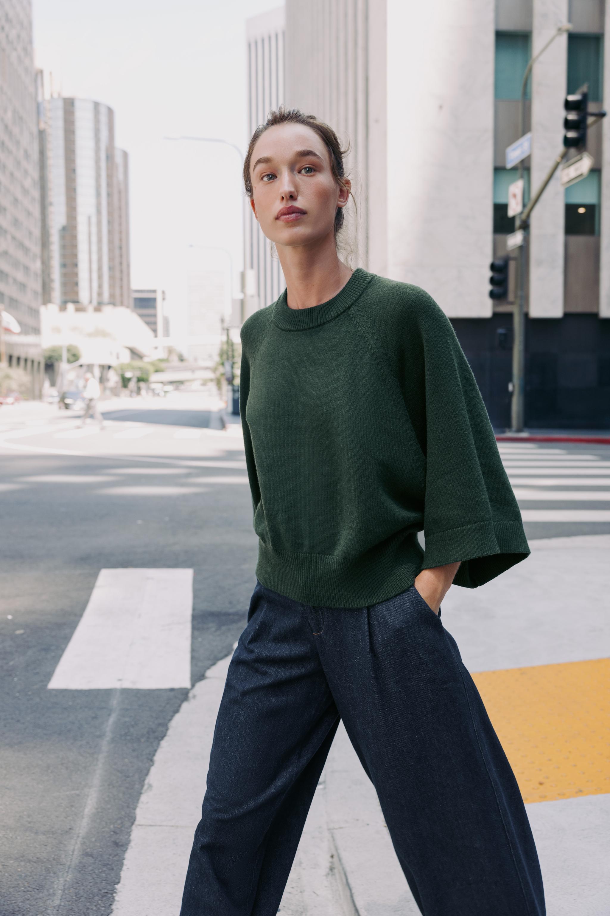 WIDE SLEEVE KNIT SWEATER