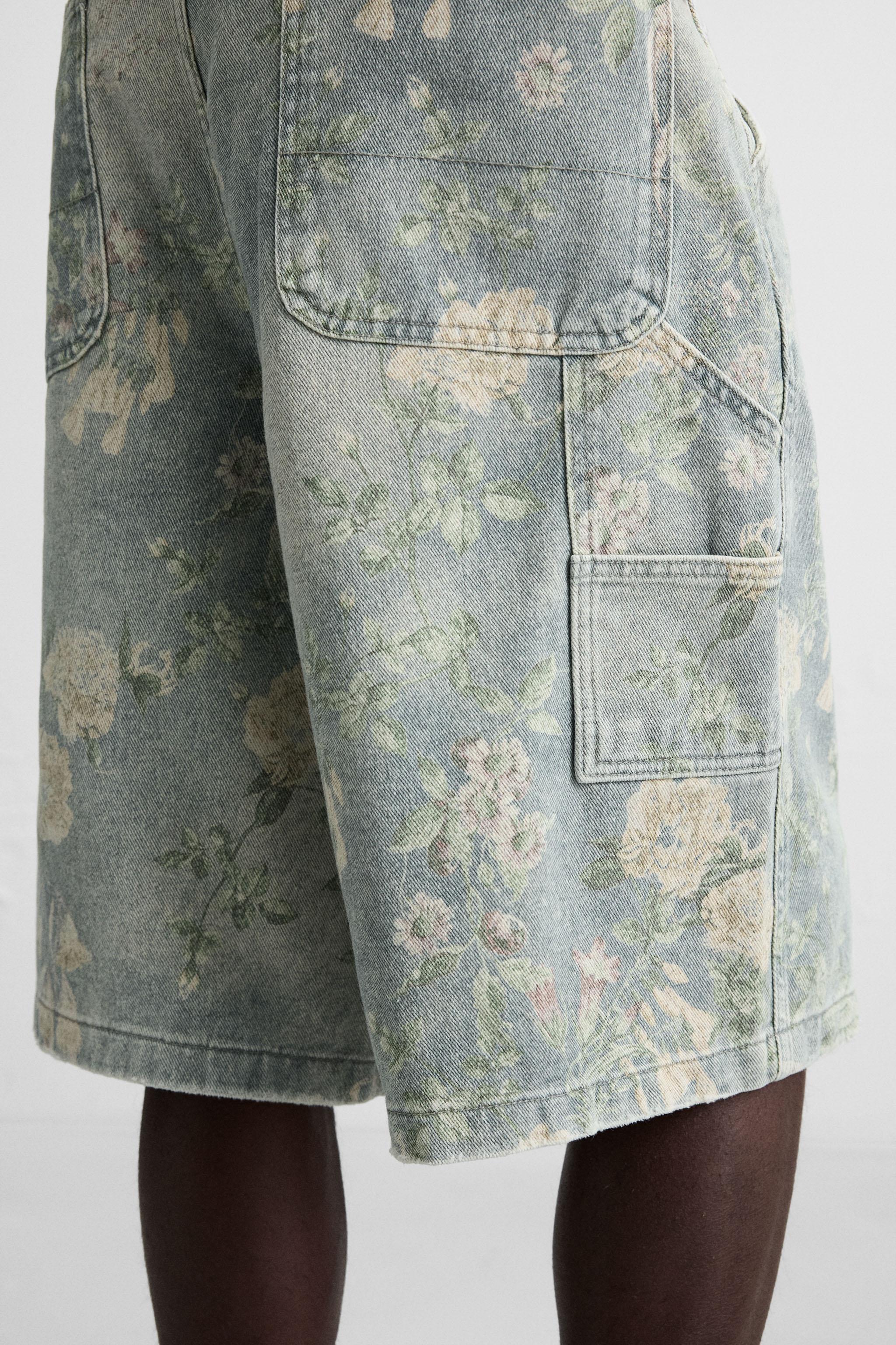 FLORAL PRINT CARPENTER POCKET BERMUDA SHORTS