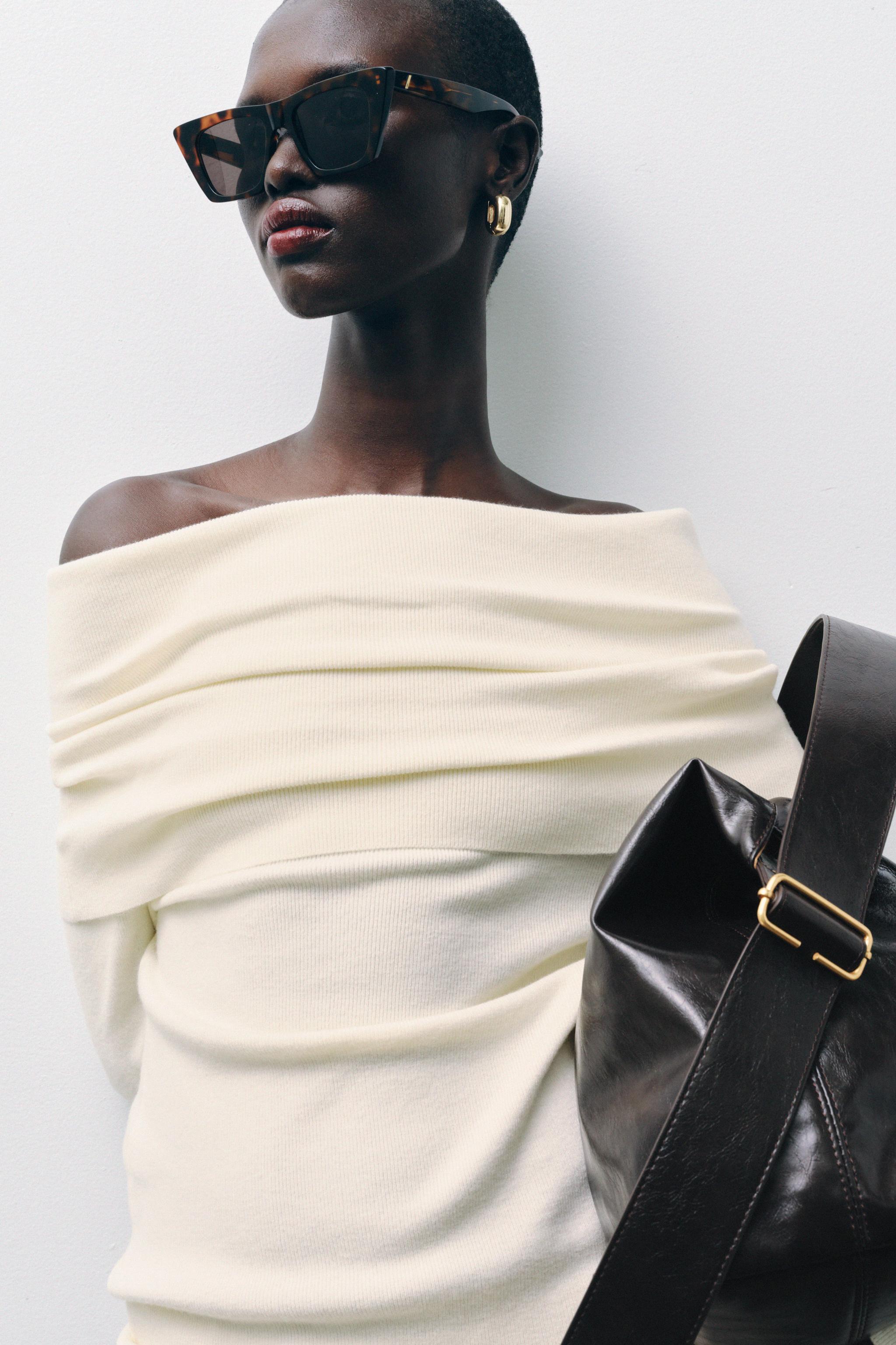 RUCHED STRAPLESS KNIT TOP