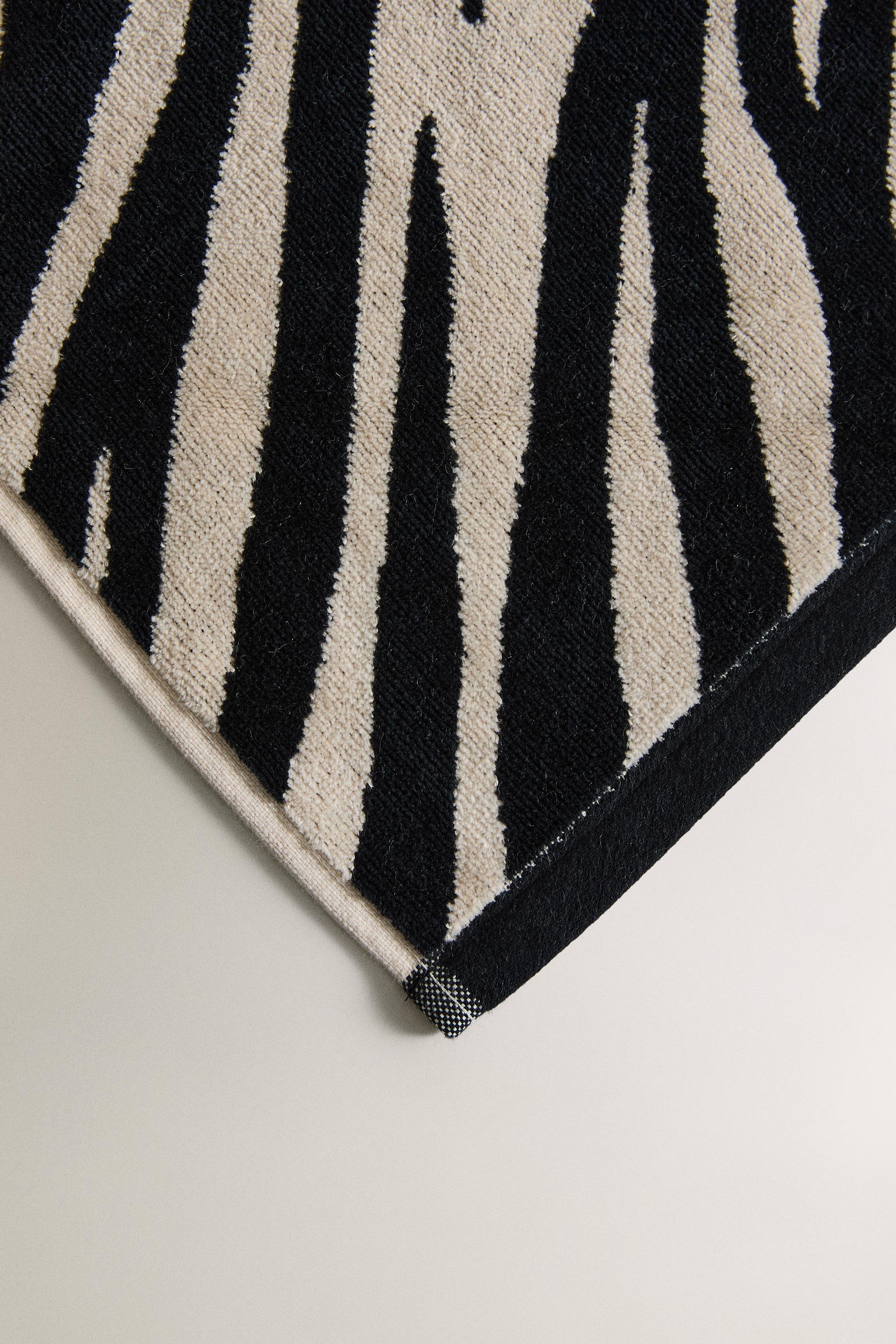 ANIMAL PRINT VELOUR BATH TOWEL