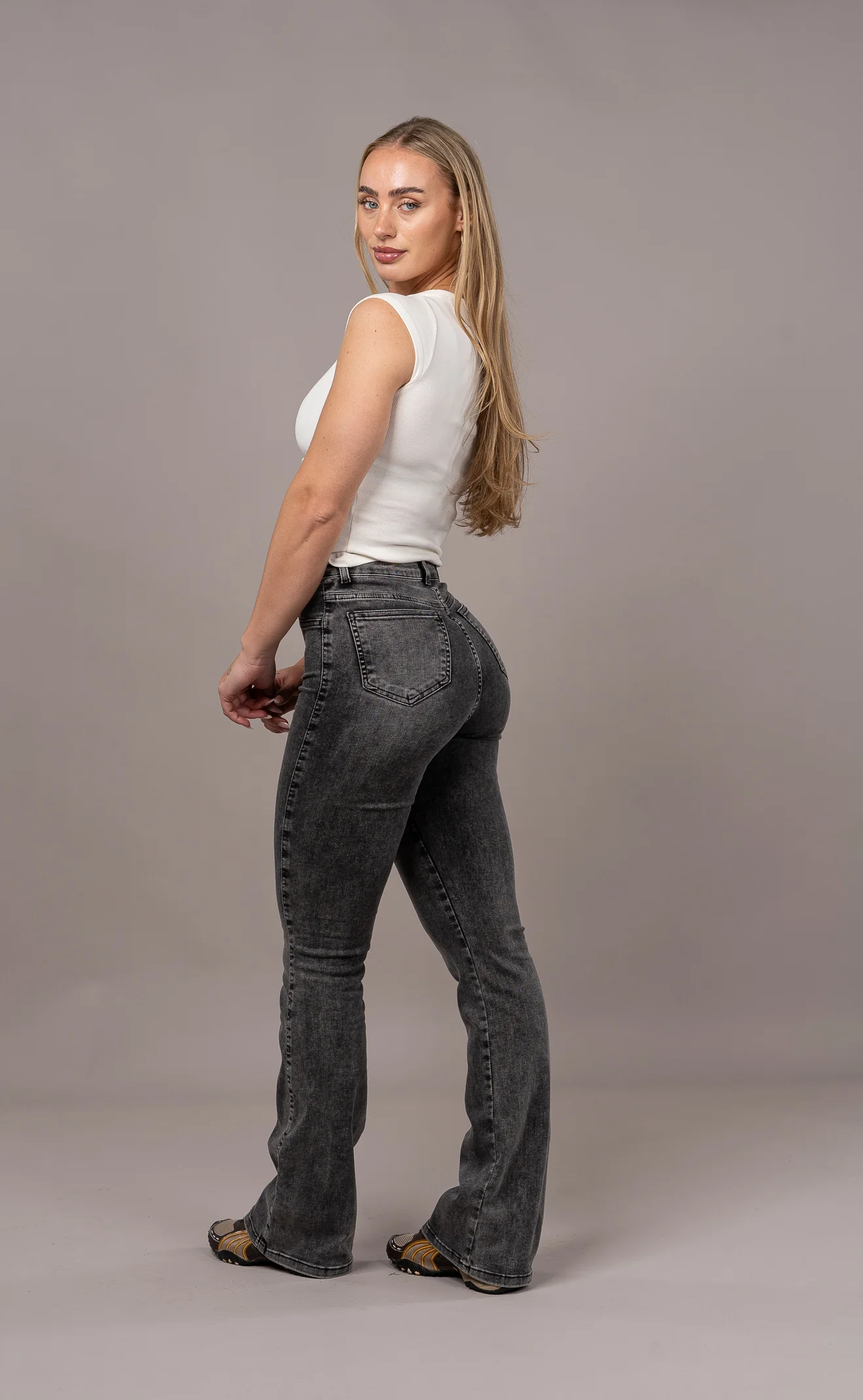 Womens Flared Fitjeans - Heavy Washed Black