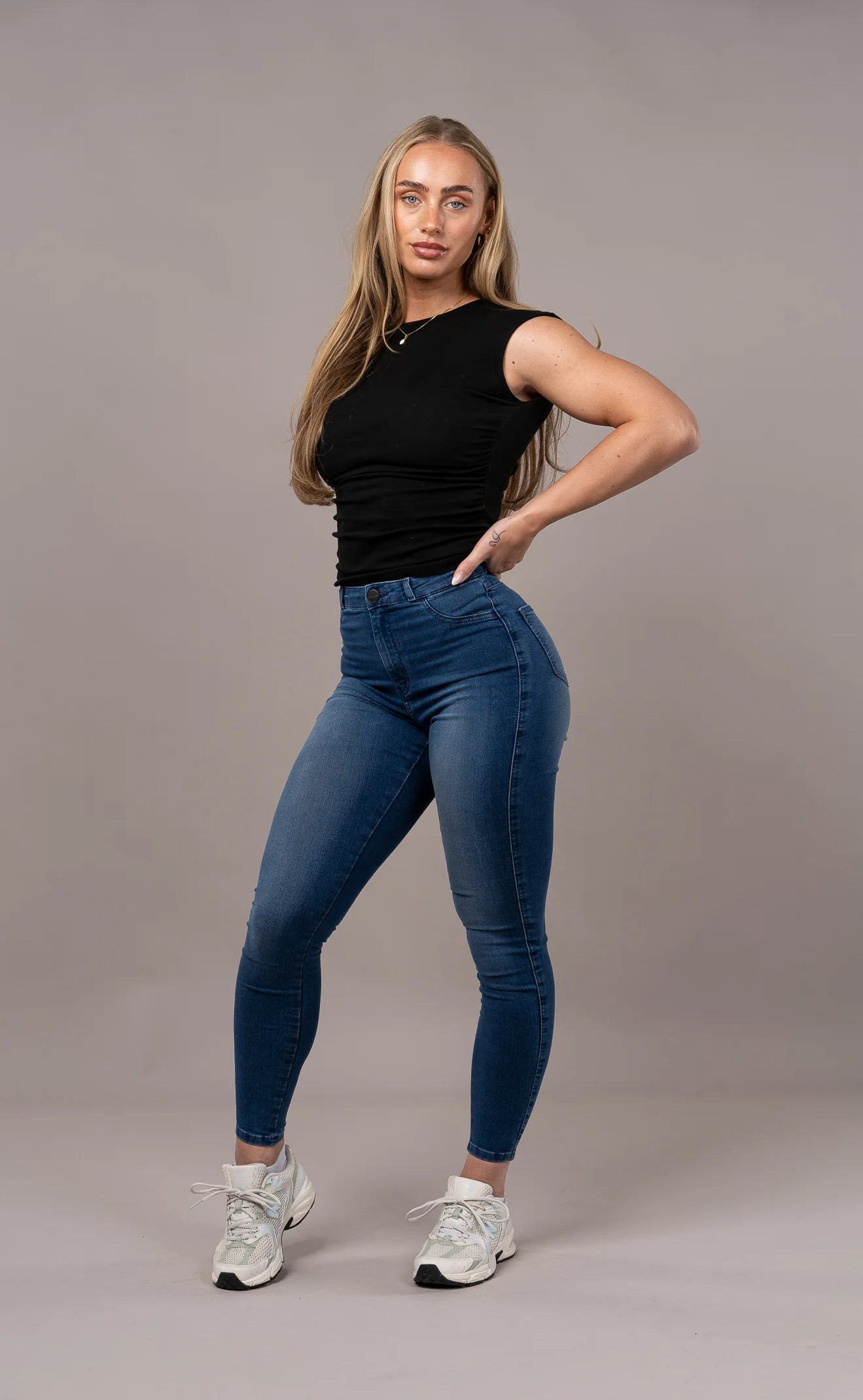 Womens Contour Fitjeans - Azure Blue