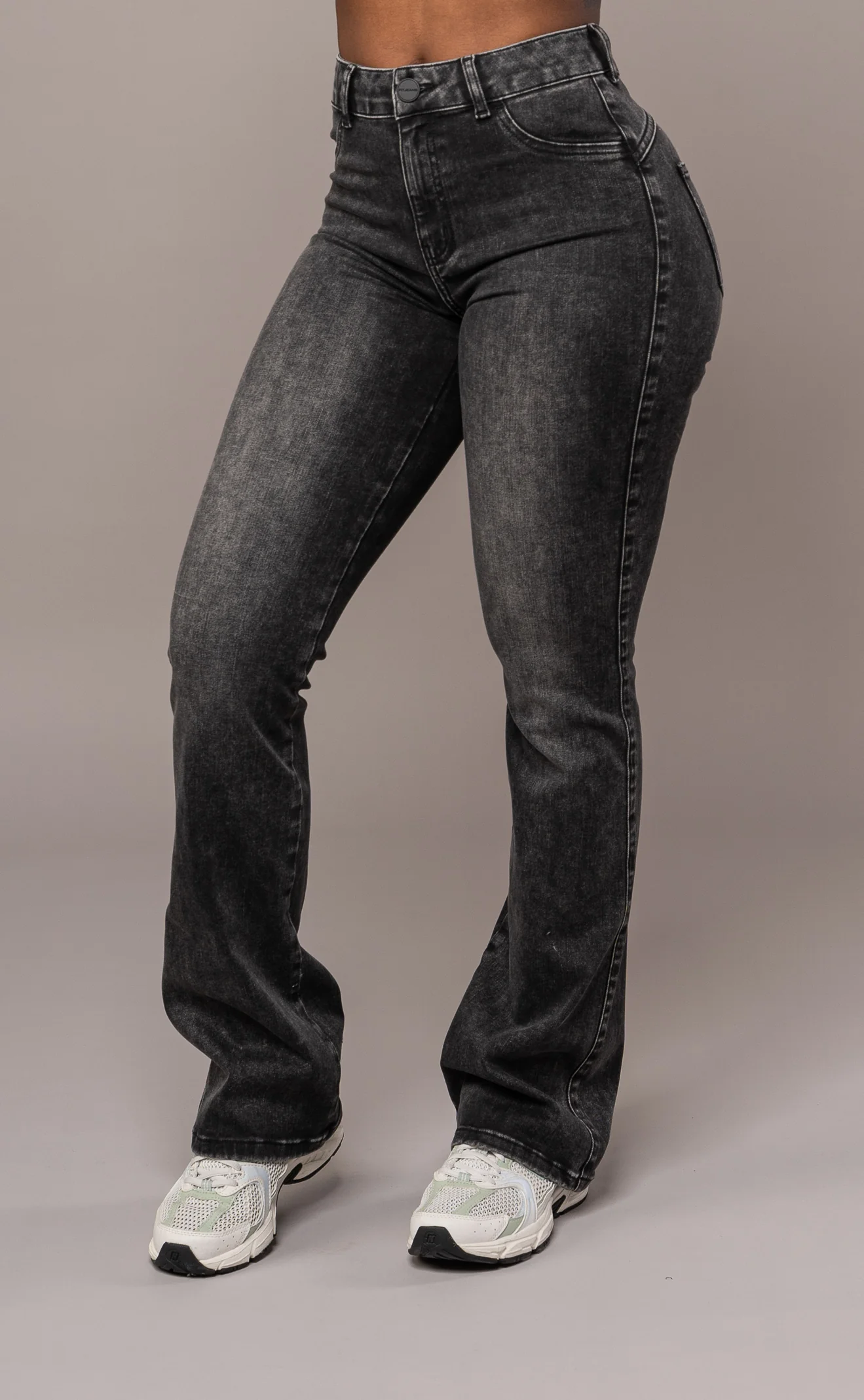 Womens Flared Mid Waisted Fitjeans - Heavy Washed Black