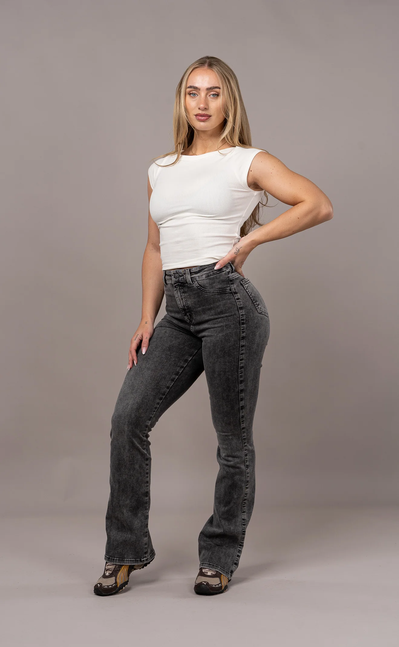 Womens Flared Fitjeans - Heavy Washed Black