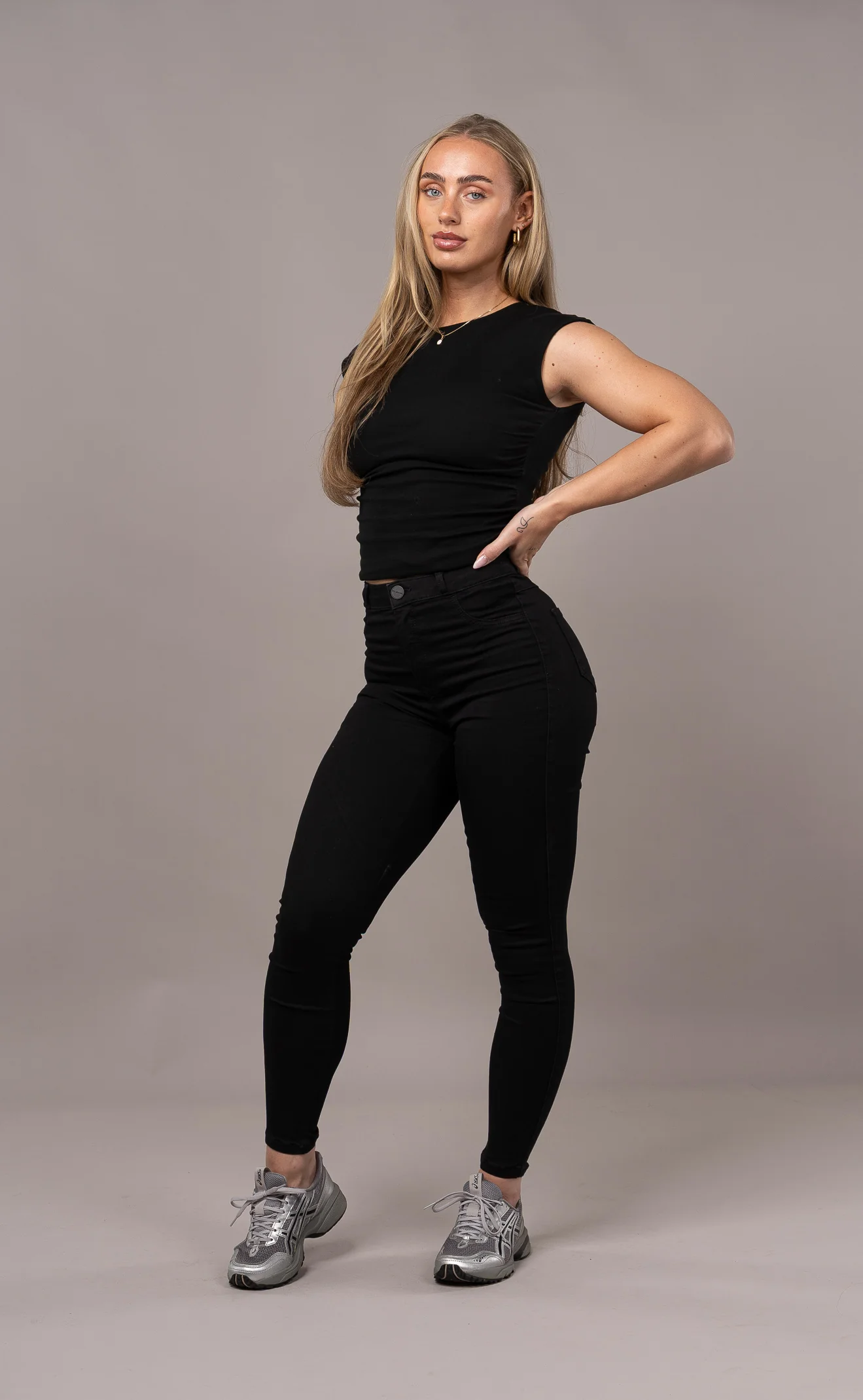 Womens Contour Fitjeans - Black