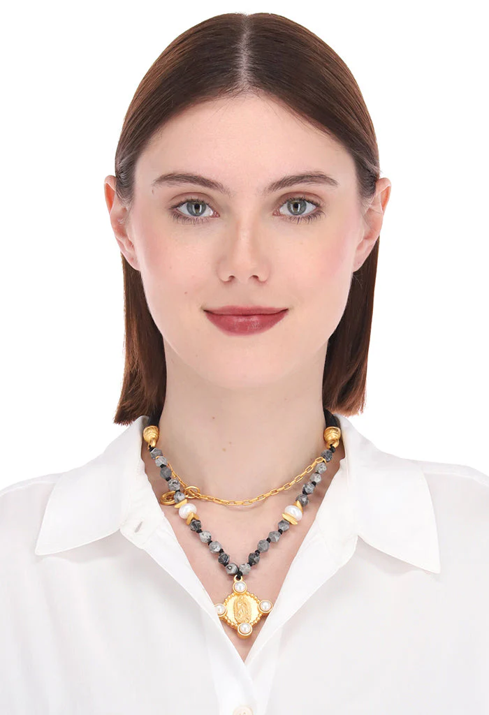 Collar Unisex Virgen de Guadalupe con Perlas