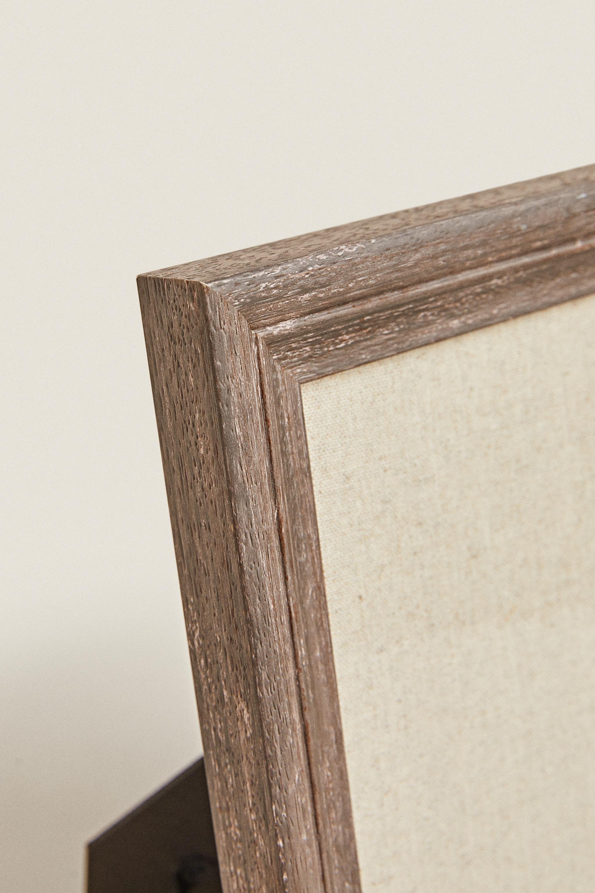 MATTE WOODEN PICTURE FRAME