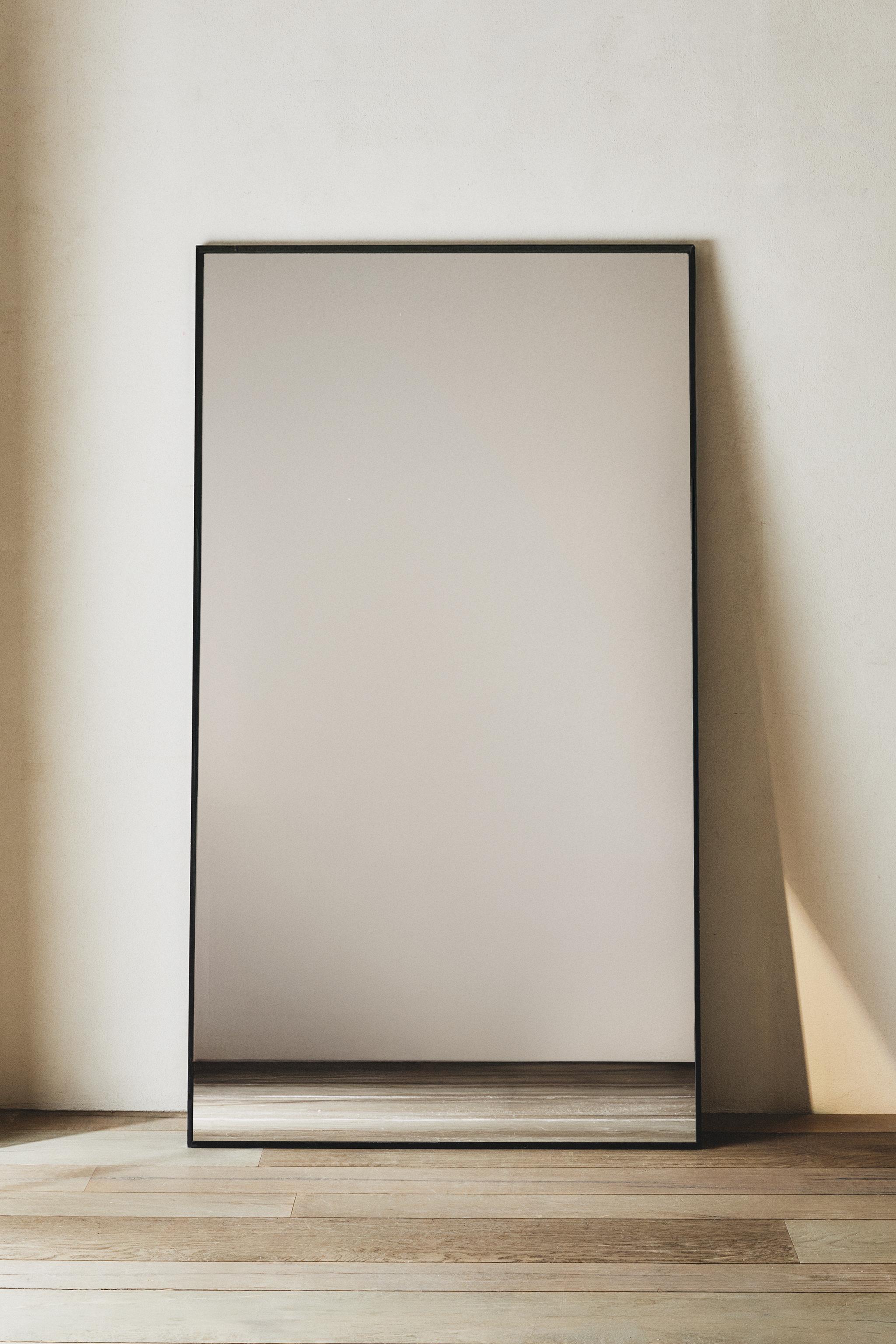 WALL MIRROR WITH METAL FRAME