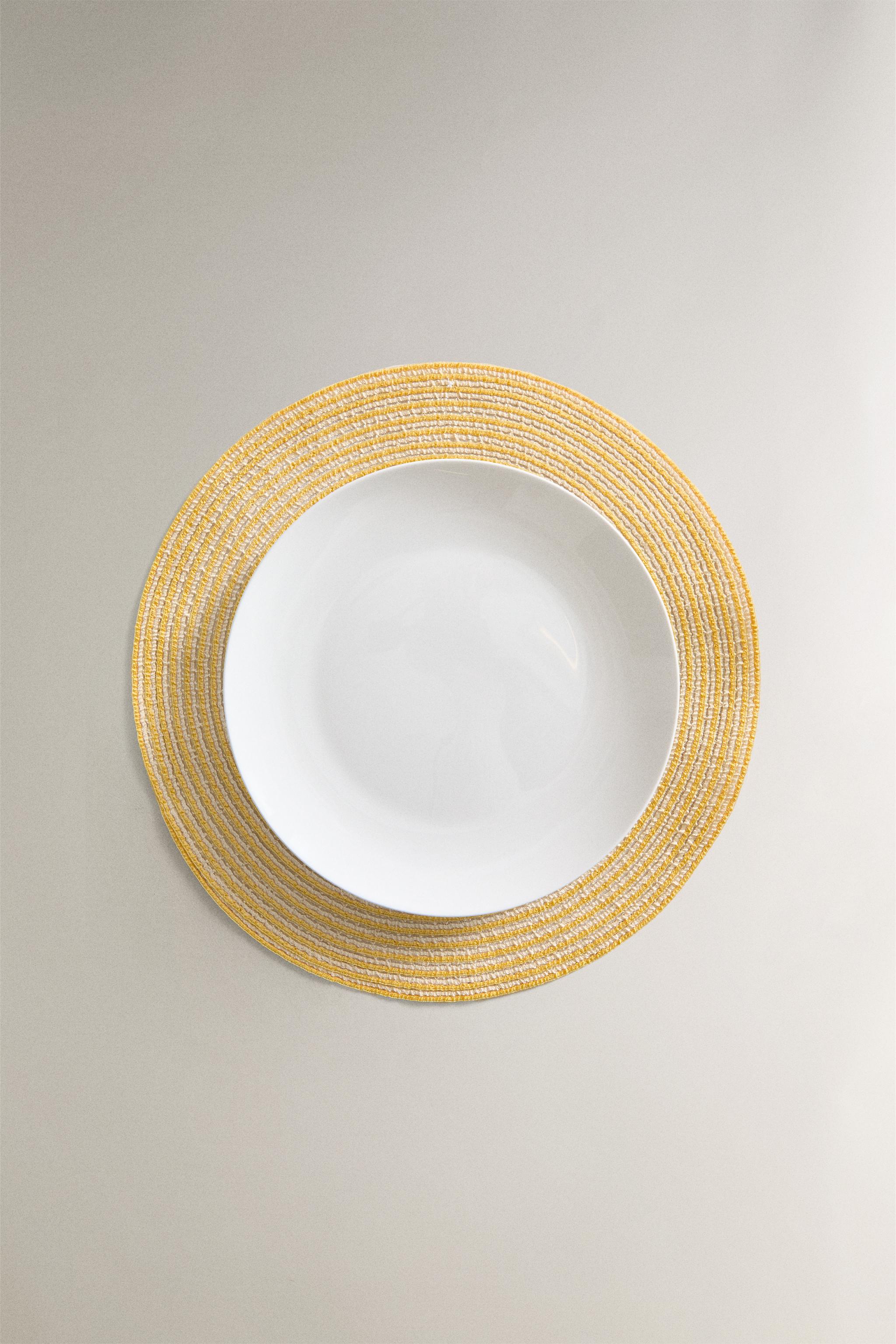 SET OF ROUND PLACEMATS (SET OF 2)