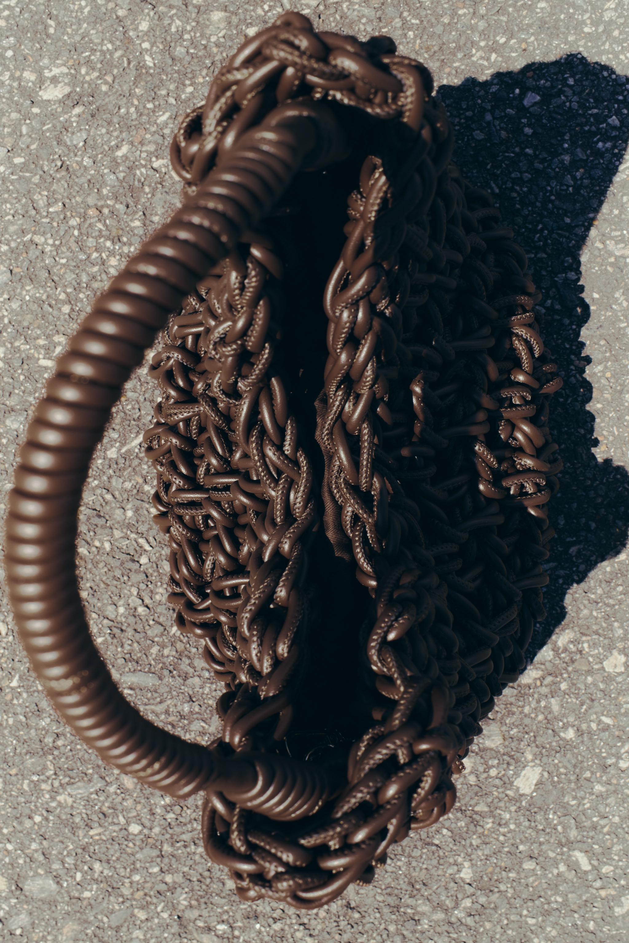 TOPSTITCHED WOVEN HANDBAG