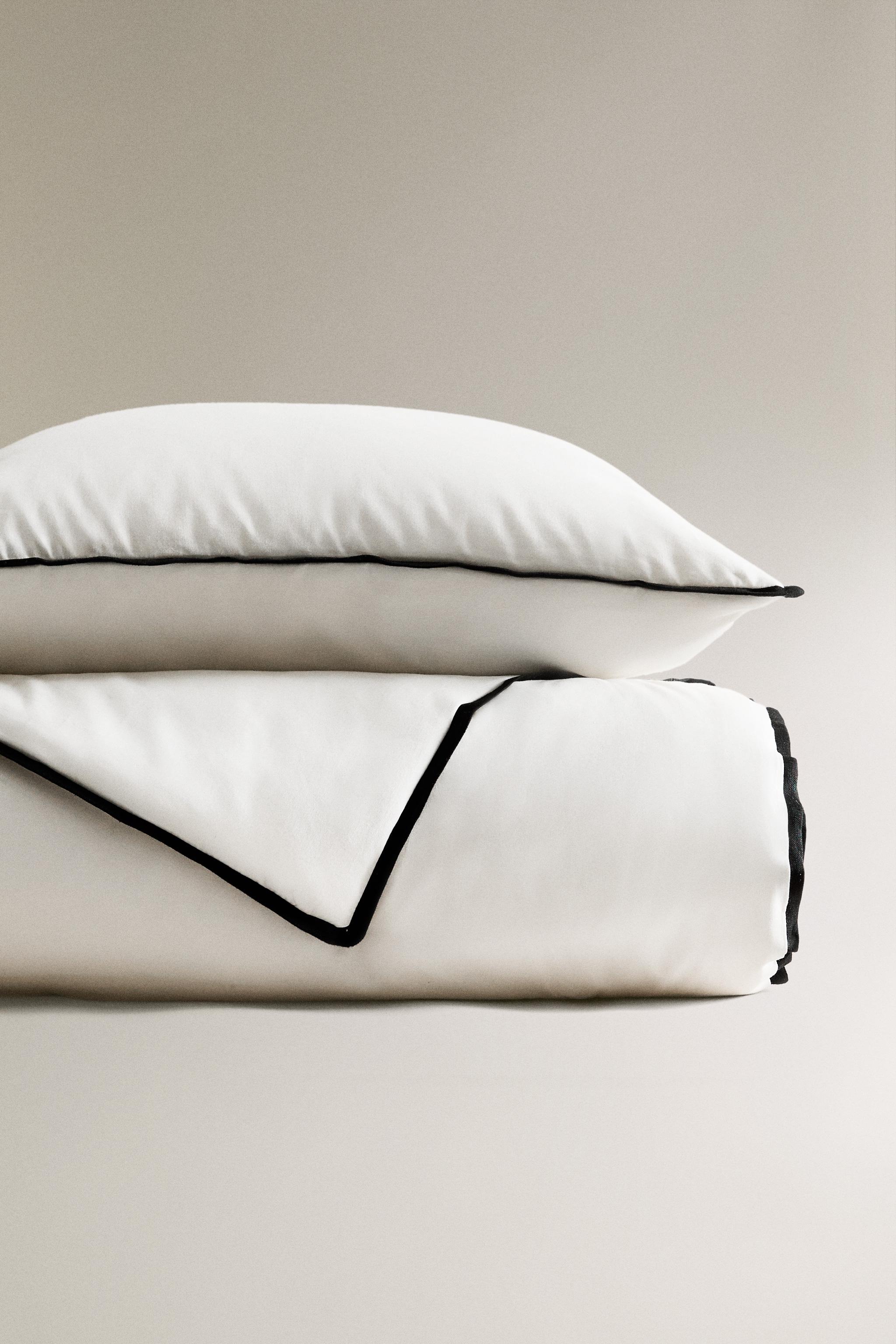 LINEN SATEEN QUILT WITH DOTTED STITCHING