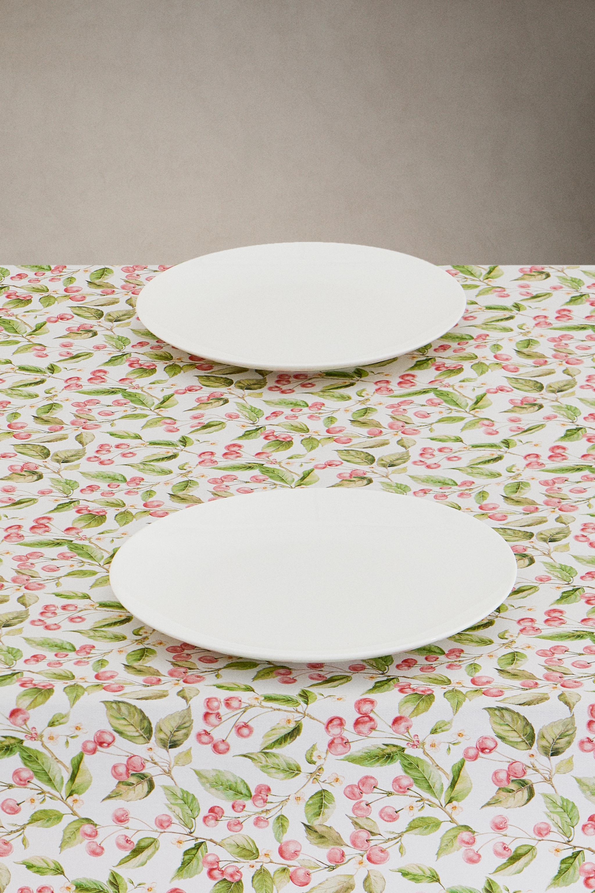 RESIN-COATED TABLECLOTH WITH A CHERRY PRINT