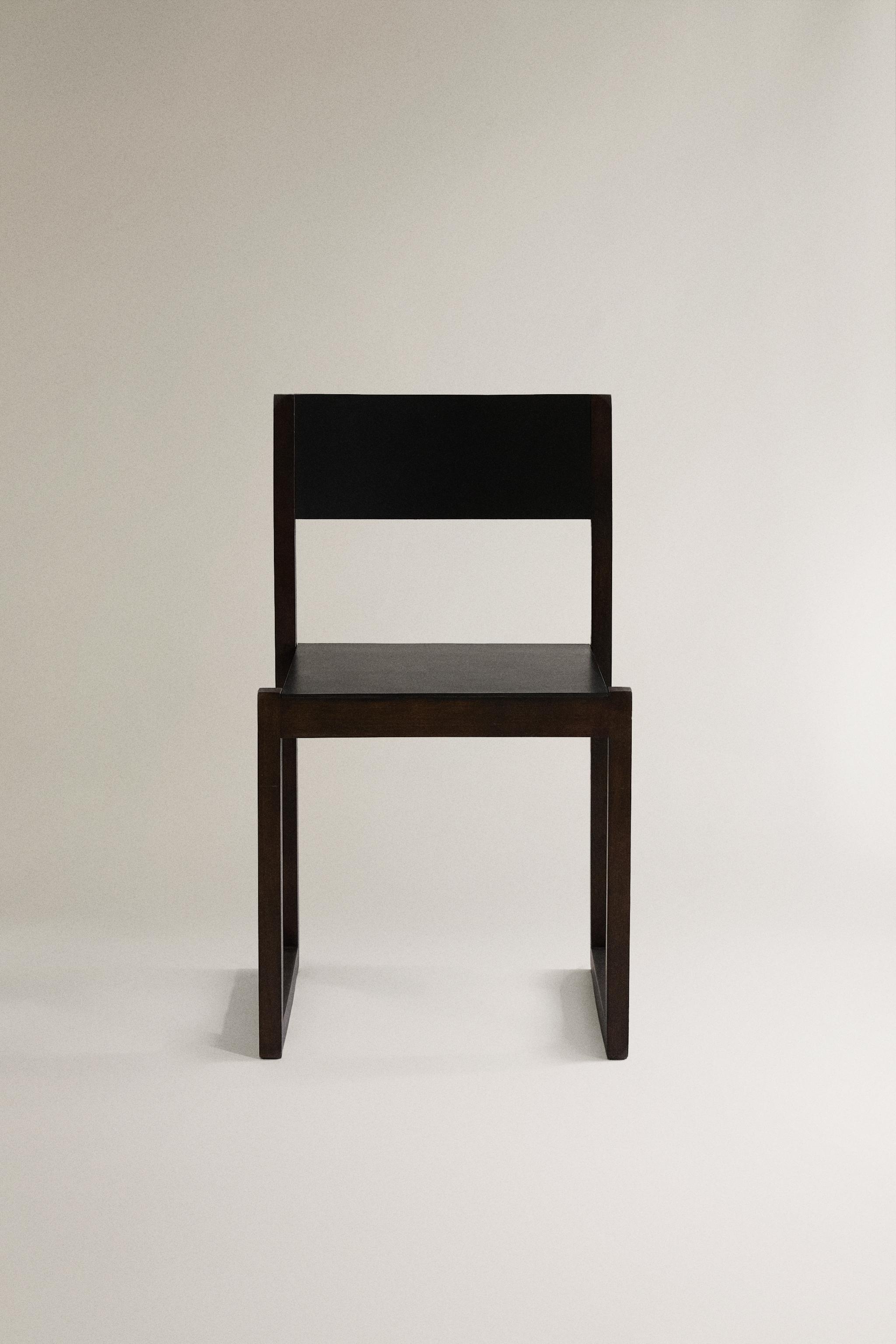 WOOD AND LEATHER FRAME CHAIR