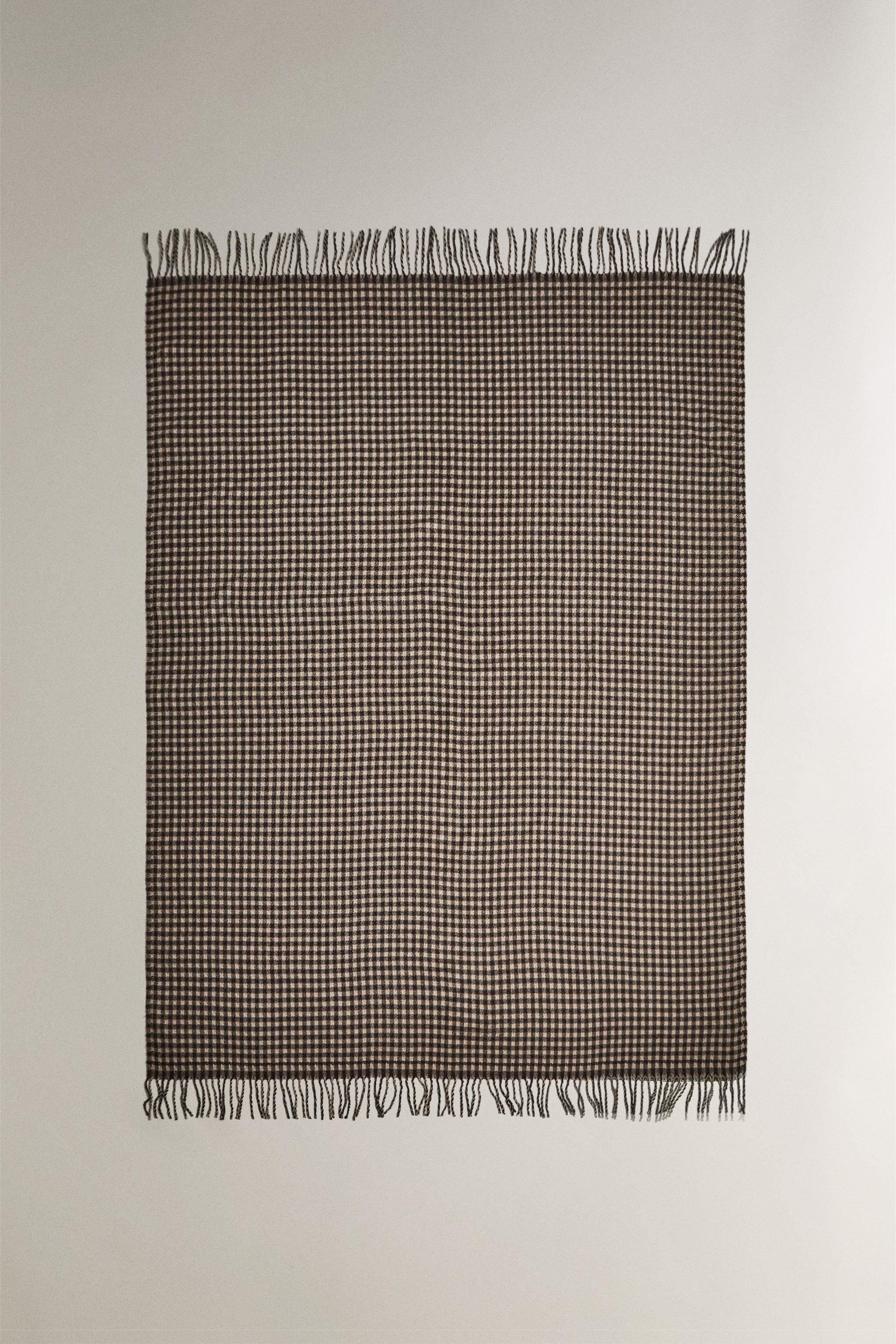 CHECK BLANKET WITH FRINGING