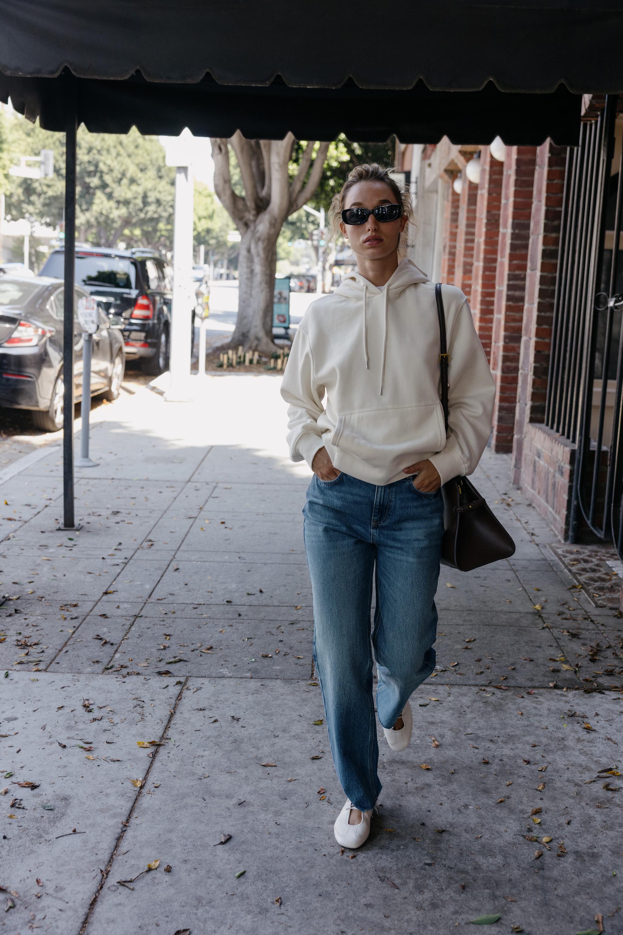 BASIC HOODIE SWEATSHIRT