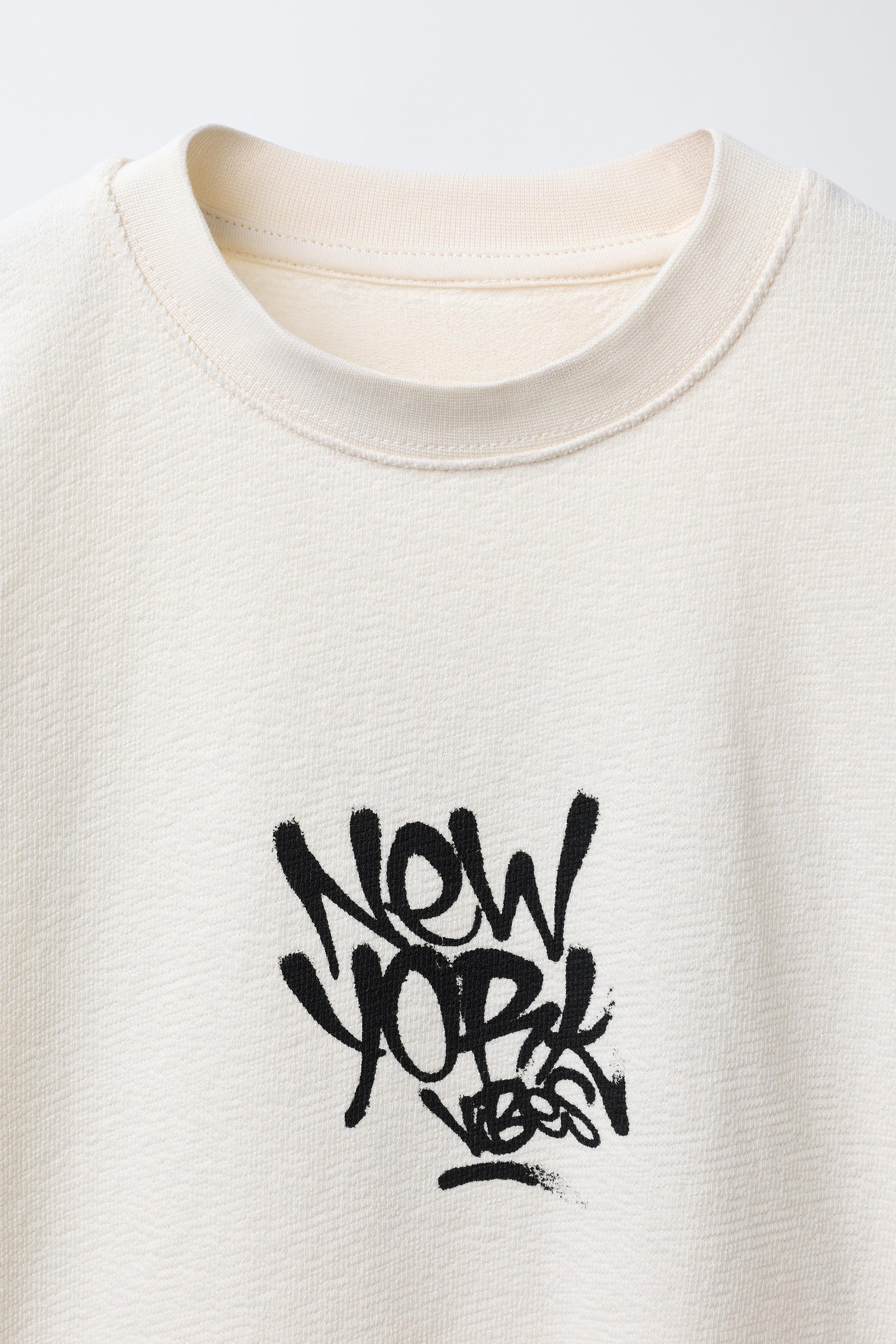 TEXTURED GRAFFITI PRINT T-SHIRT