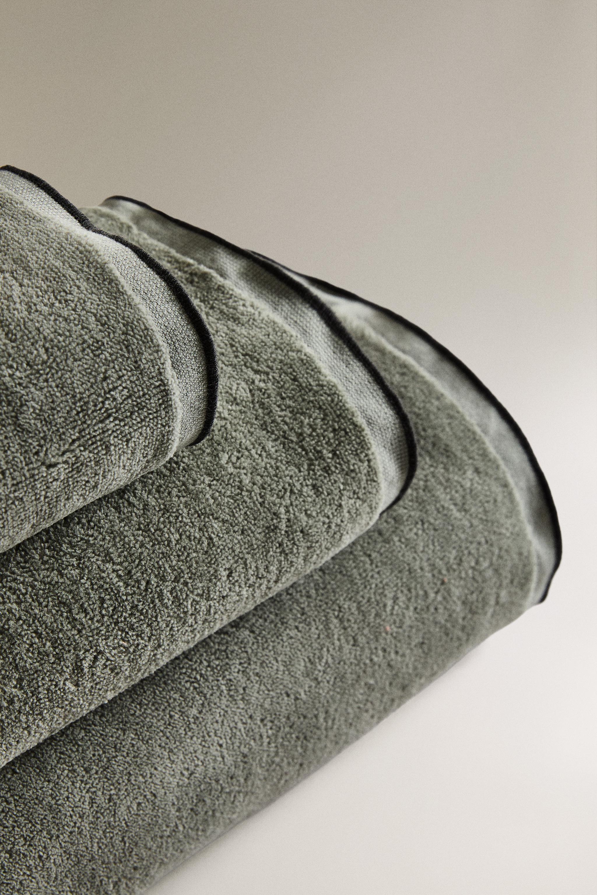 VELOUR OVERLOCK BATH TOWEL