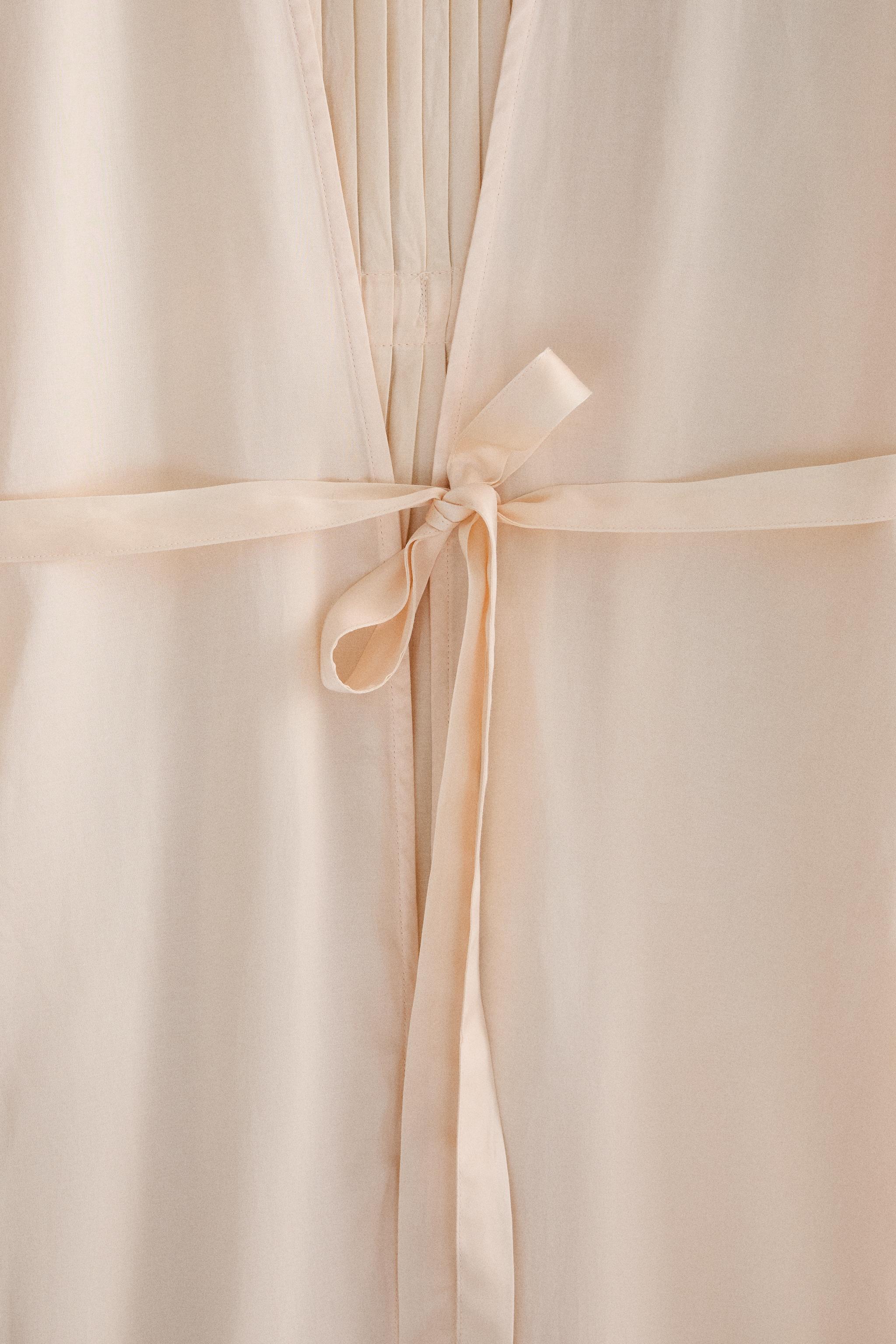 PLEATED SATEEN ROBE