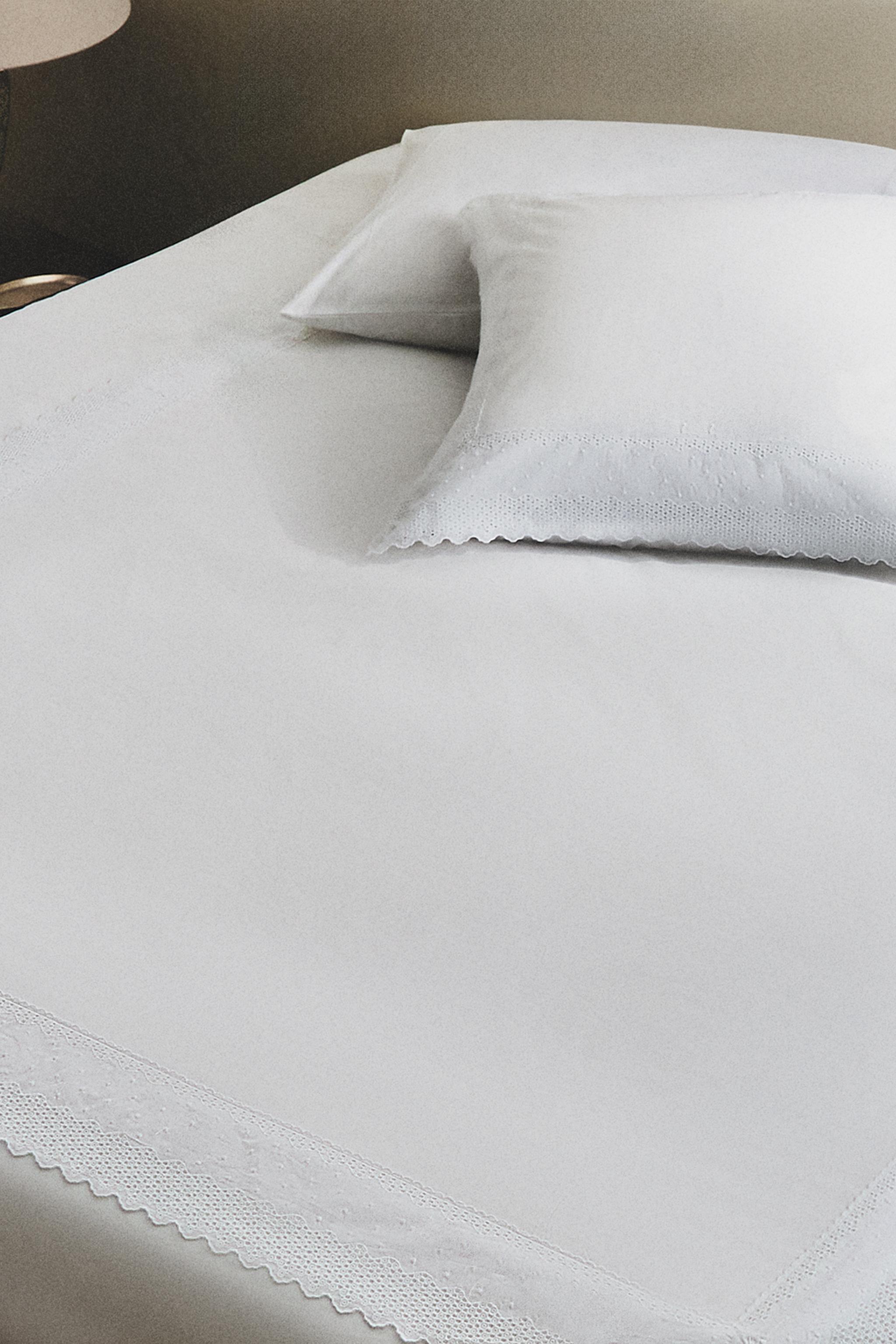 EMBROIDERED DUVET COVER