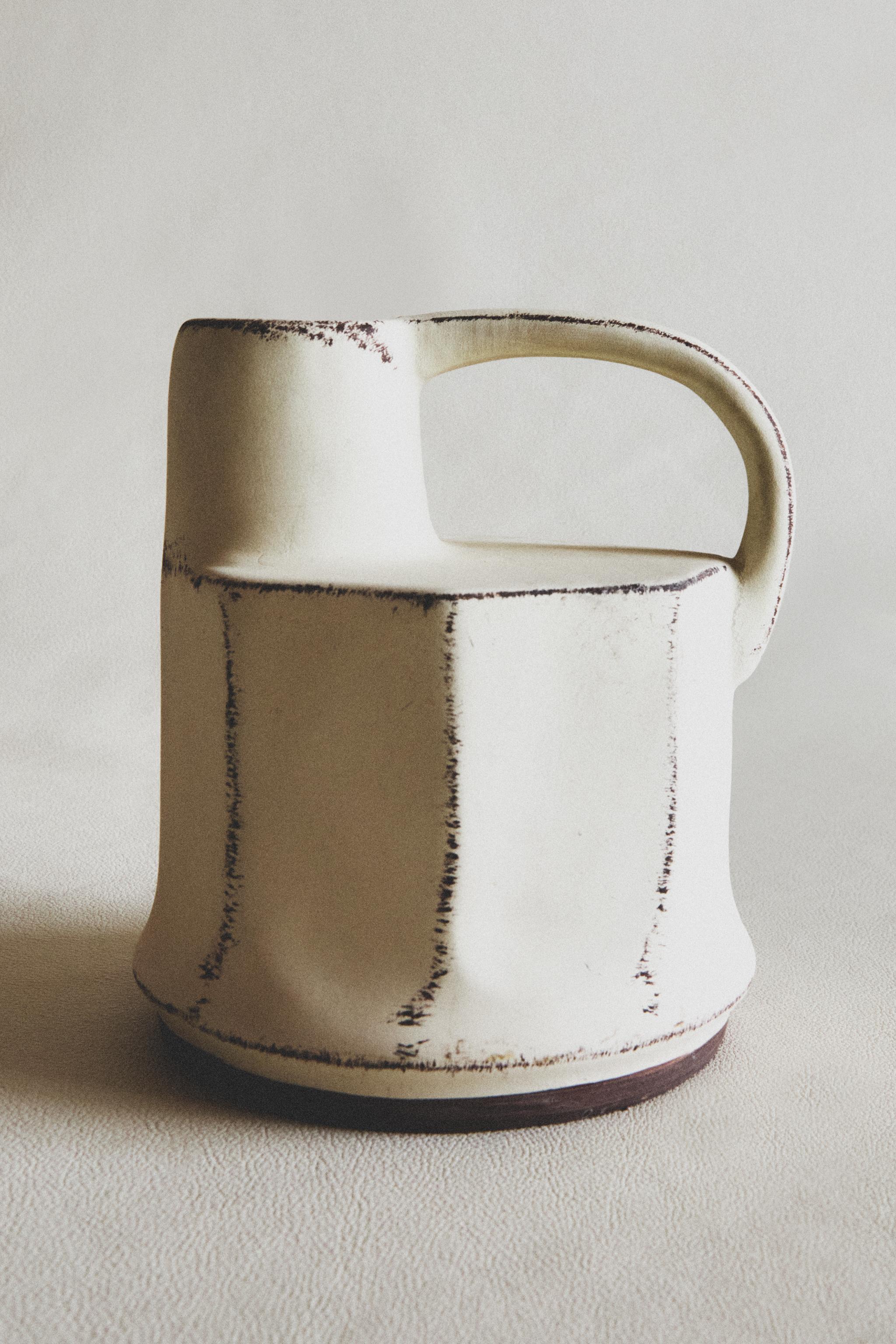 CERAMIC VASE WITH HANDLES