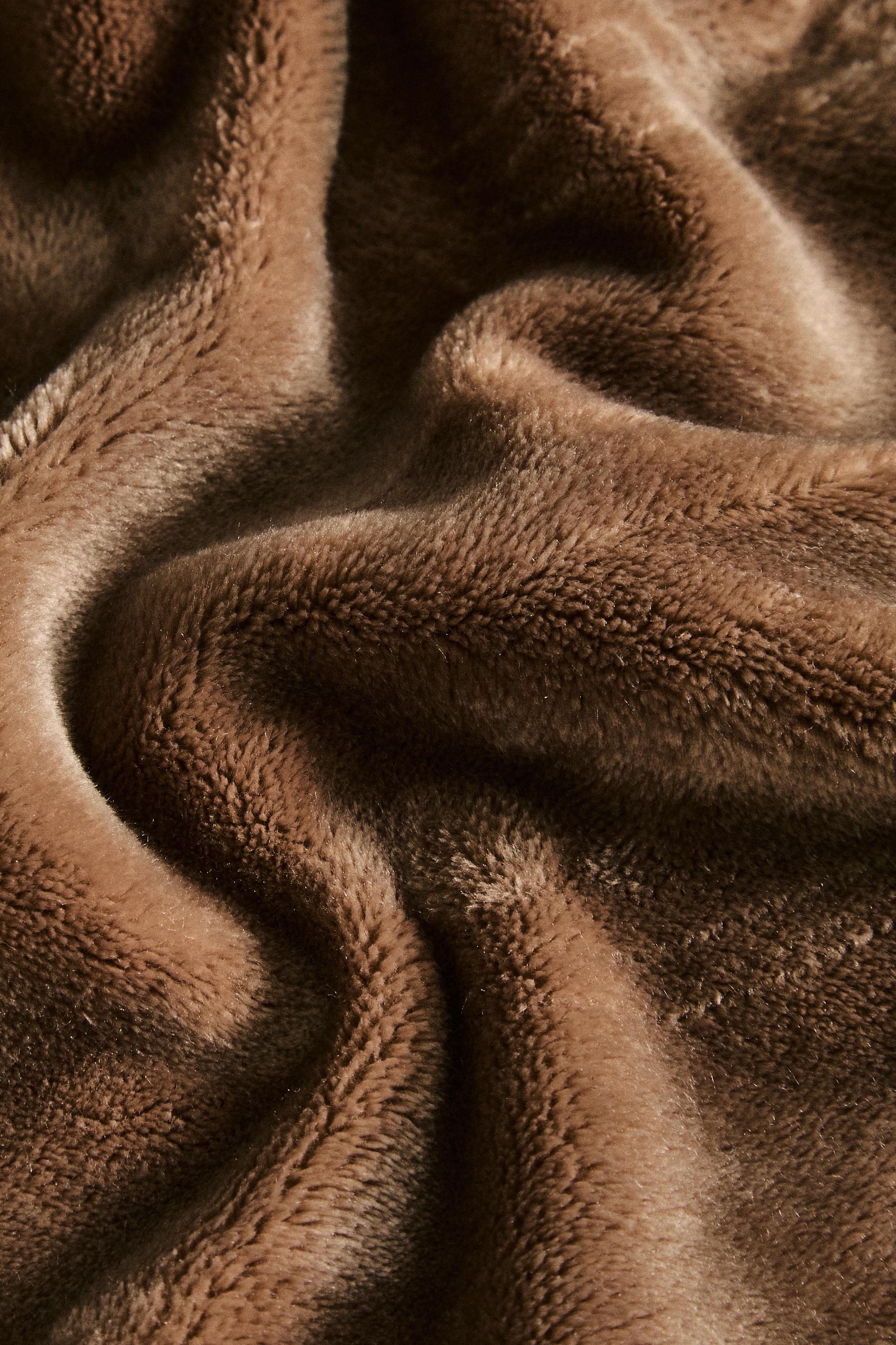FLEECE BLANKET WITH FRINGING