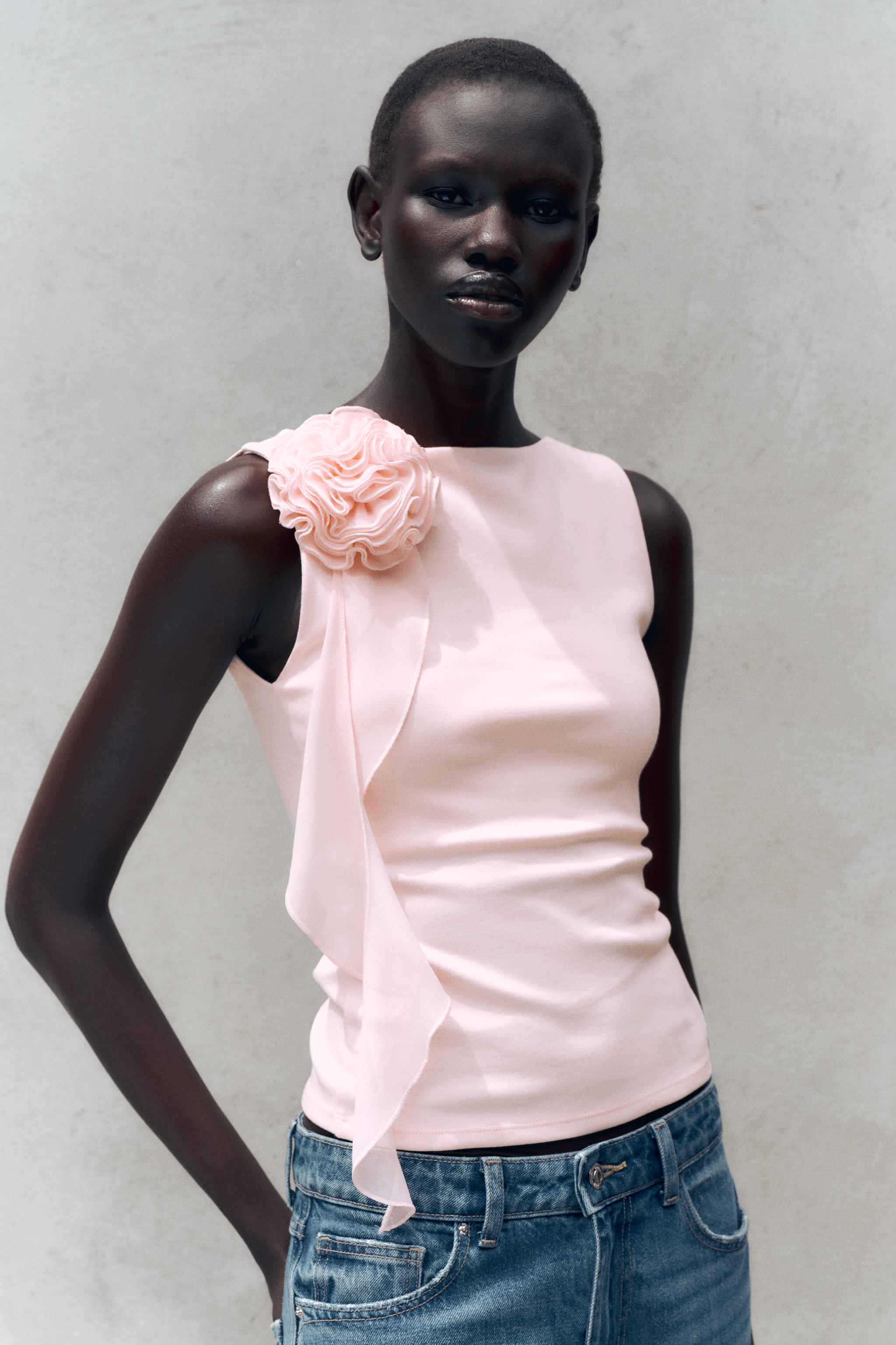 SLEEVELESS FLORAL TOP