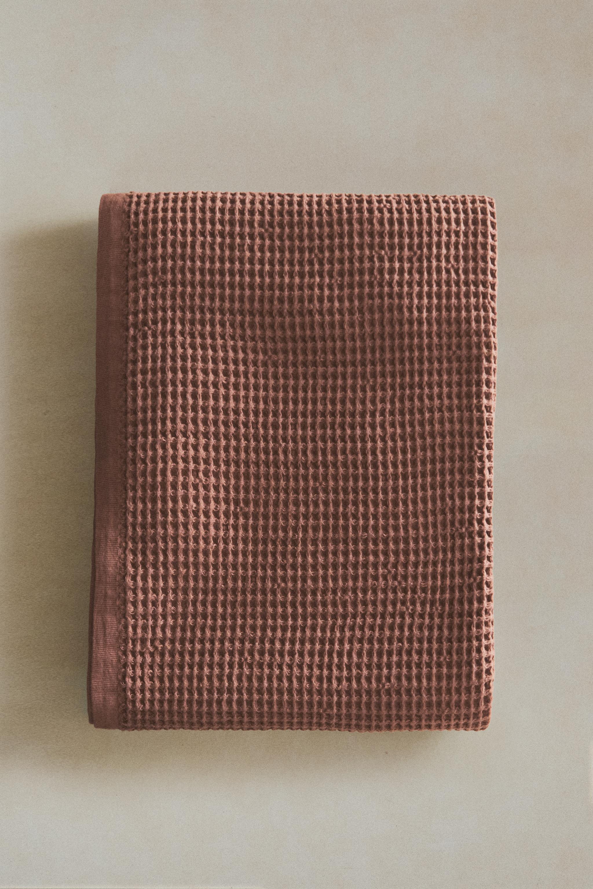 WAFFLE-KNIT COTTON BATH TOWEL