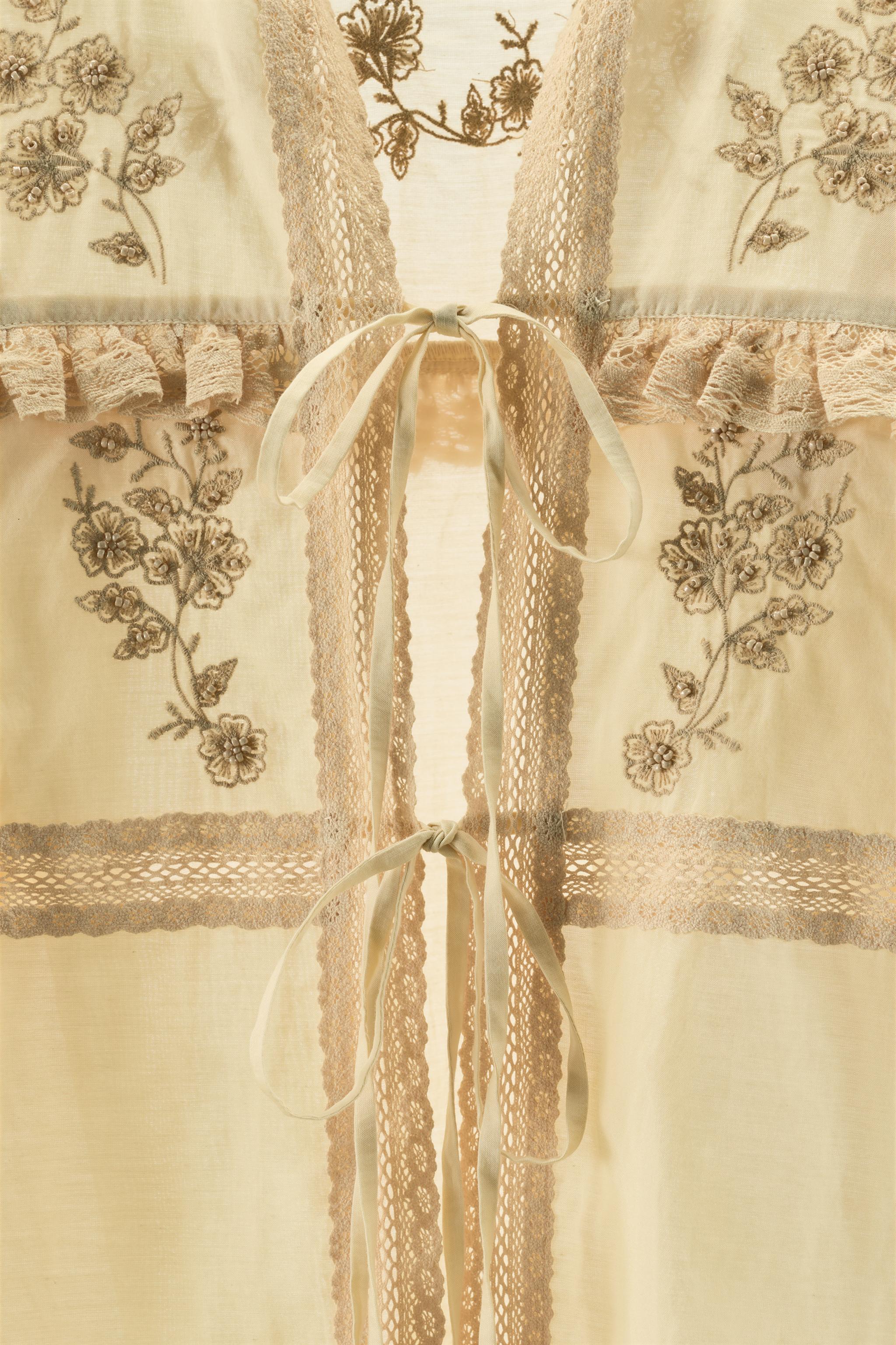 EMBROIDERED LACE BLOUSE LIMITED EDITION