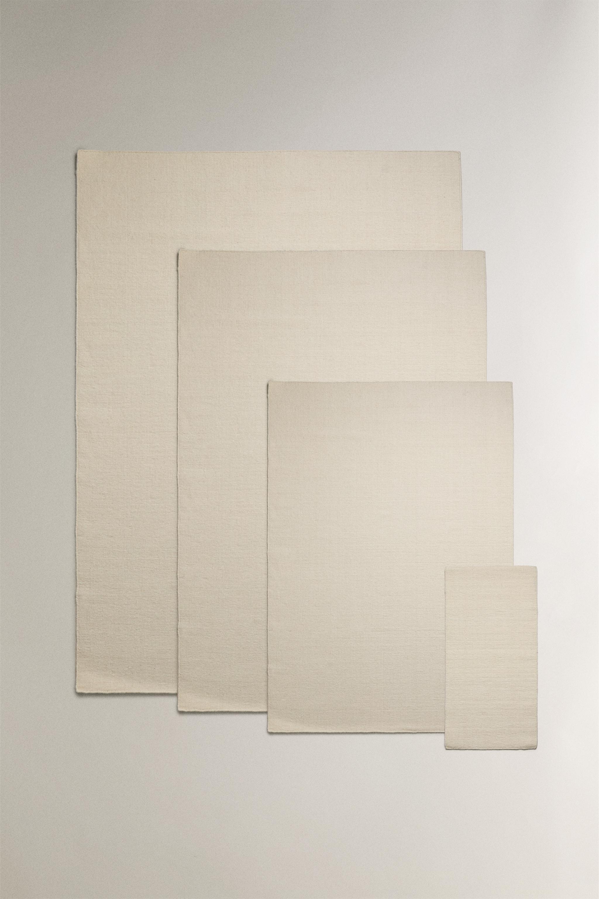 WOOL AREA RUG WITH SCALLOPED LINES